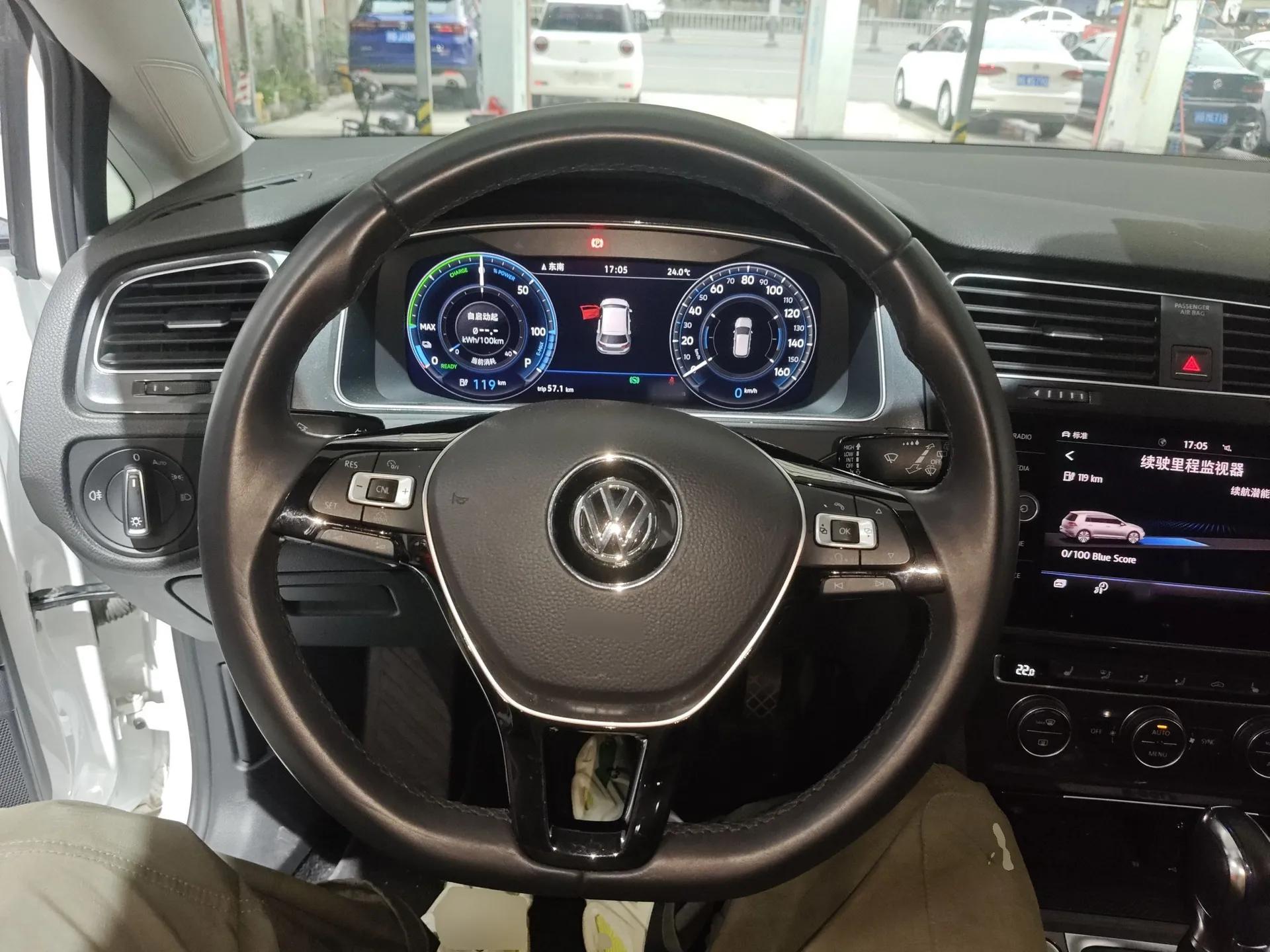 Volkswagen Golf New Energy 2018 e-Golf — миниатюра 14