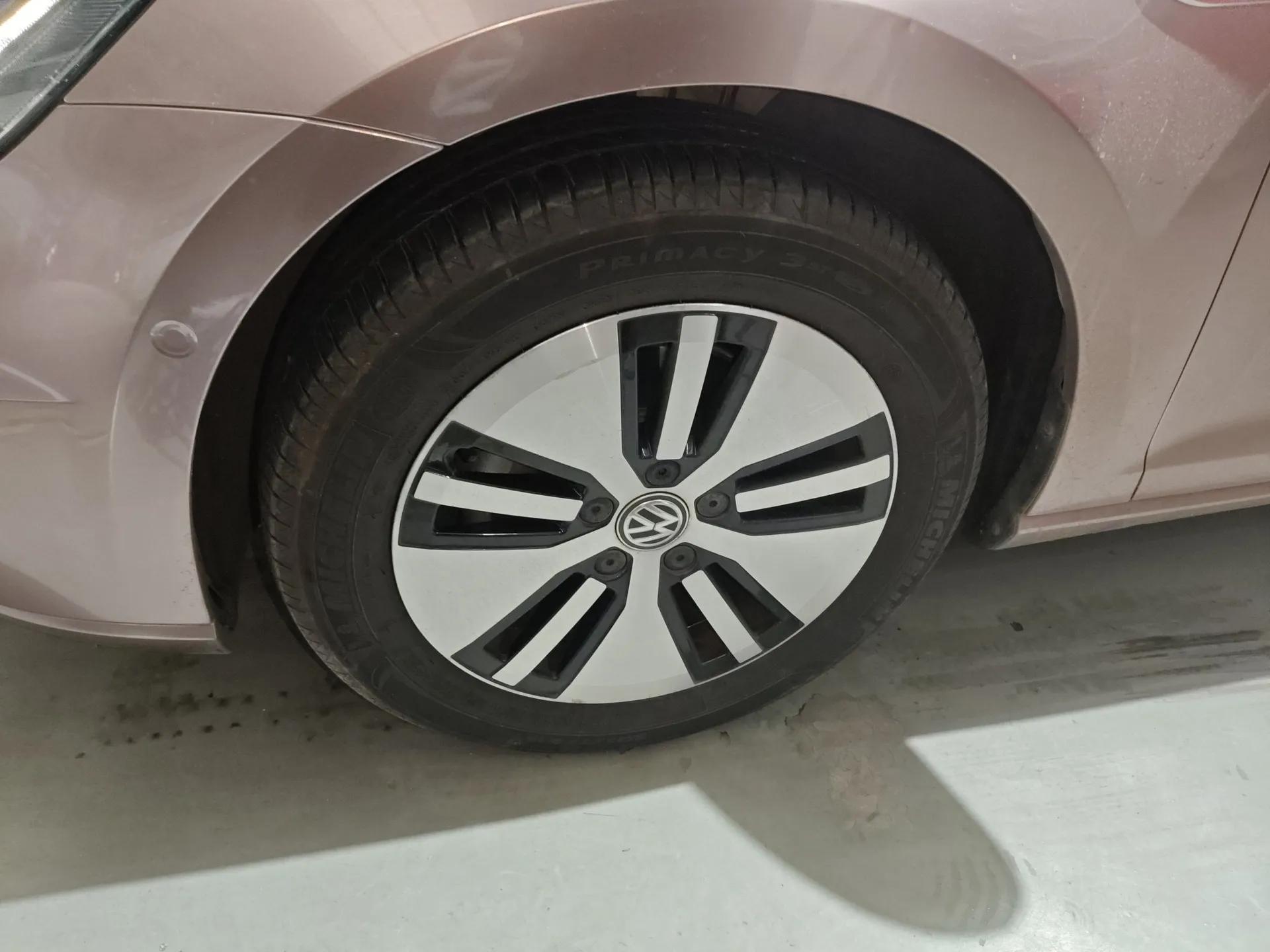 Volkswagen Golf New Energy 2018 e-Golf — миниатюра 8