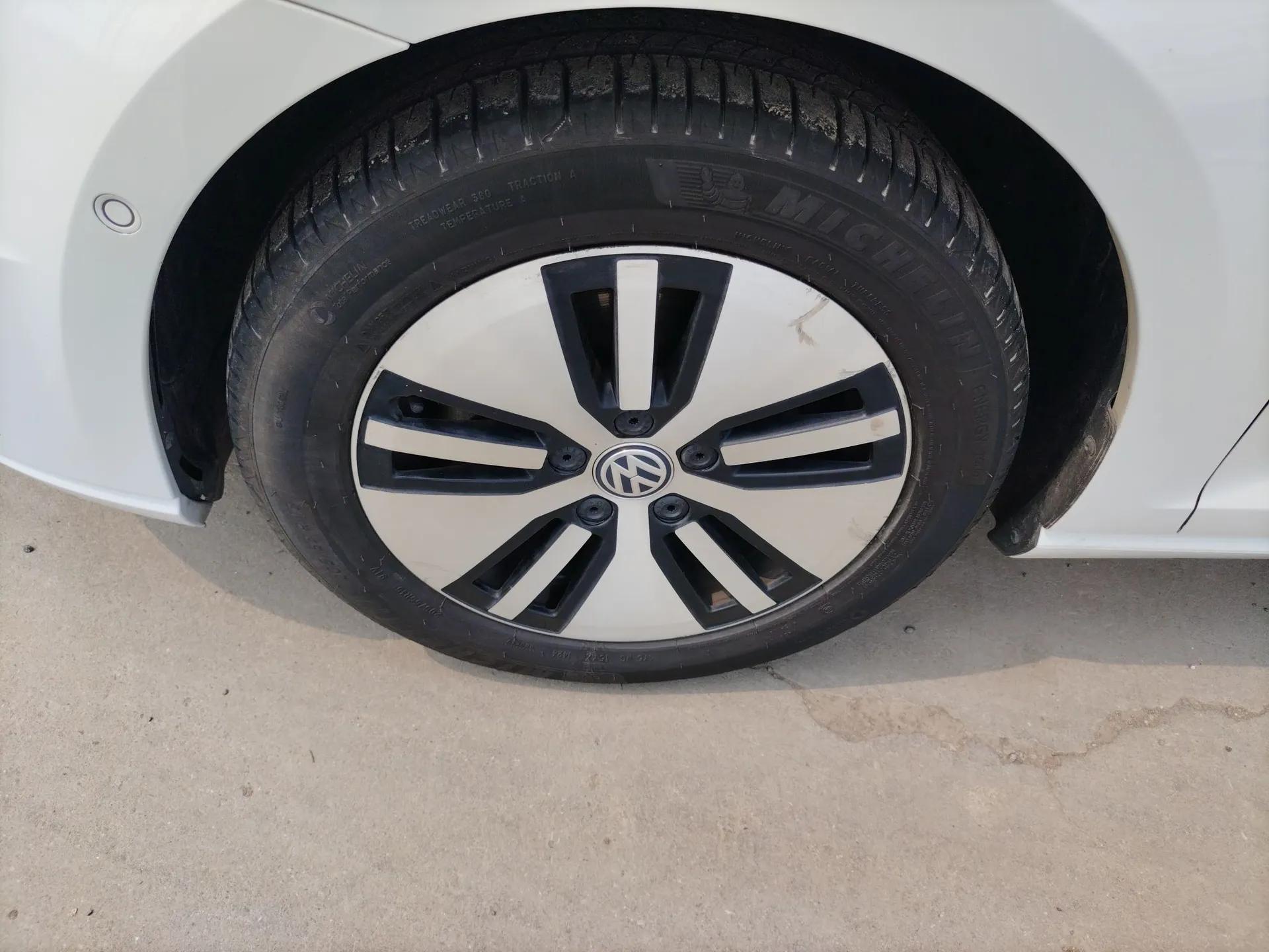 Volkswagen Golf New Energy 2018 e-Golf — миниатюра 8