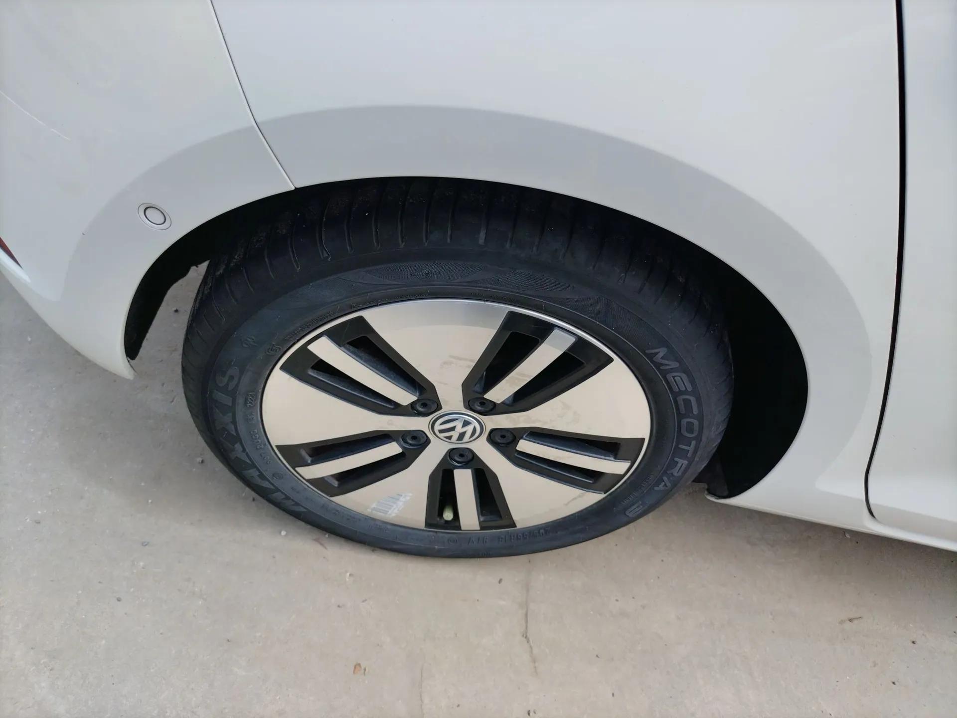 Volkswagen Golf New Energy 2018 e-Golf — миниатюра 10