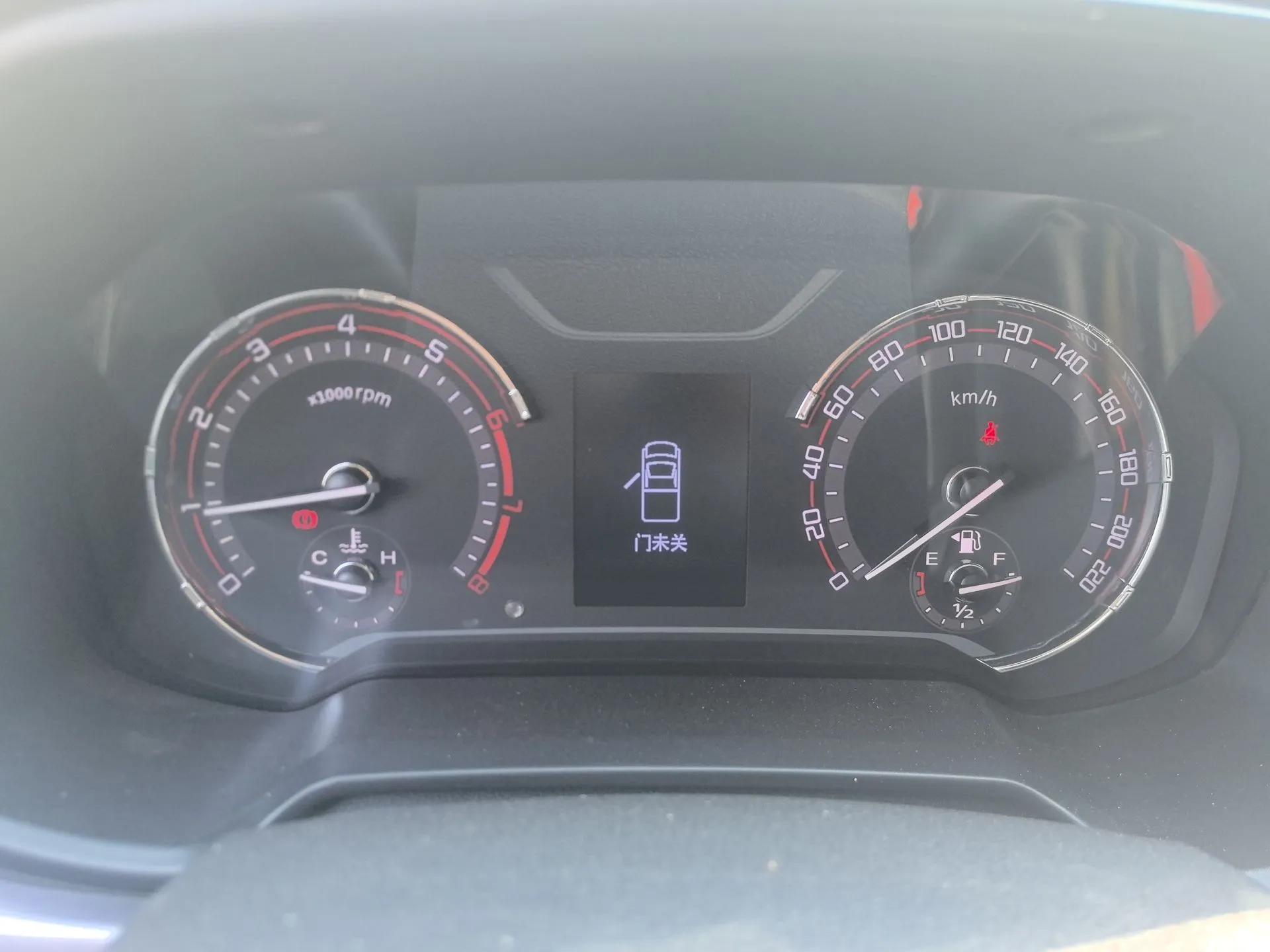 SAIC MAXUS T60 2017 2.0T Gasoline Automatic 4x4 High-Ride Elite Standard Cabin — миниатюра 12
