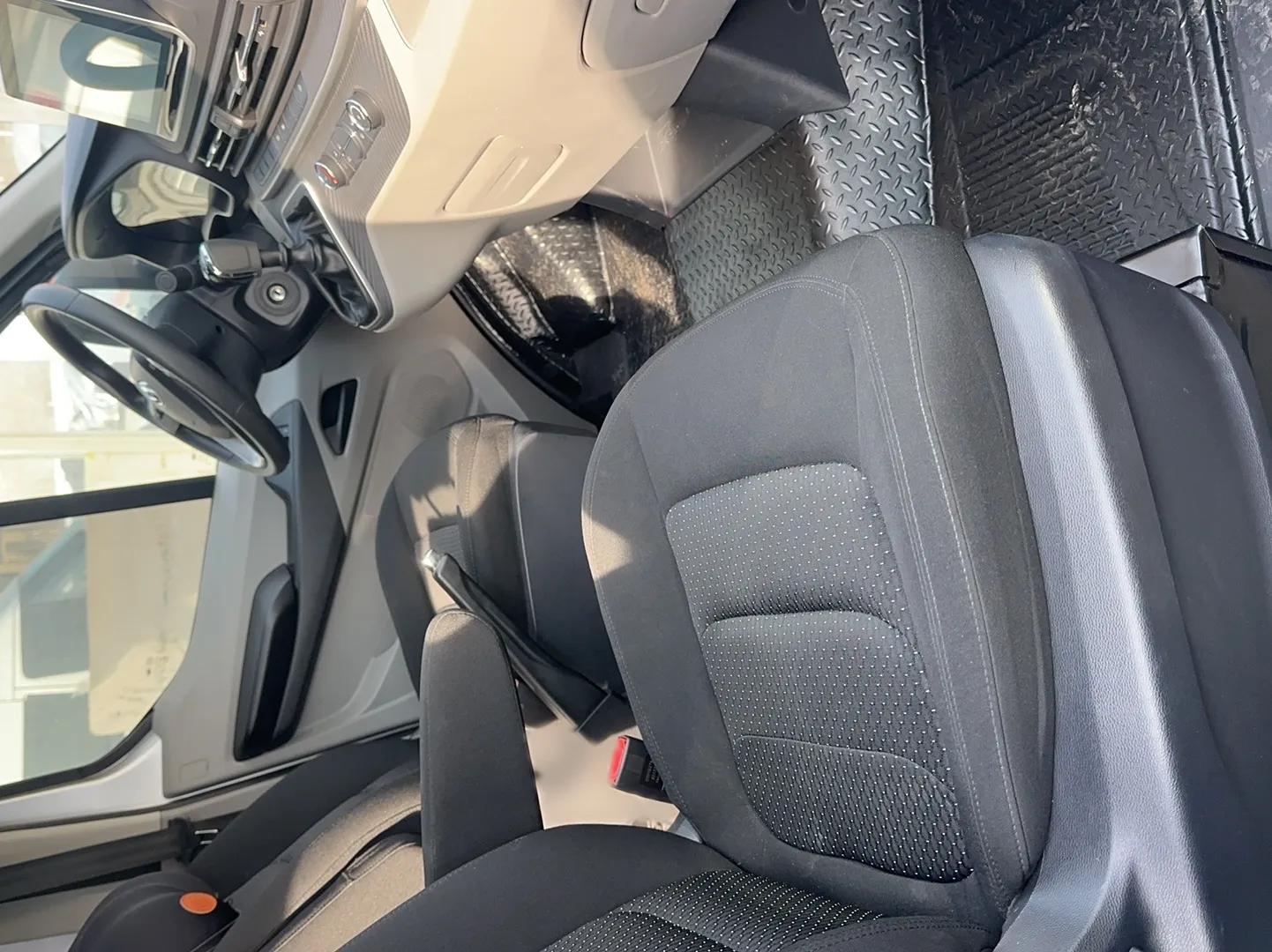 SAIC MAXUS Xintu V90 2022 2.0T Manual Zhiyun King Rear-Drive Short Wheelbase Mid-Roof Design with Single Rear Tire and 6 Seats — миниатюра 19