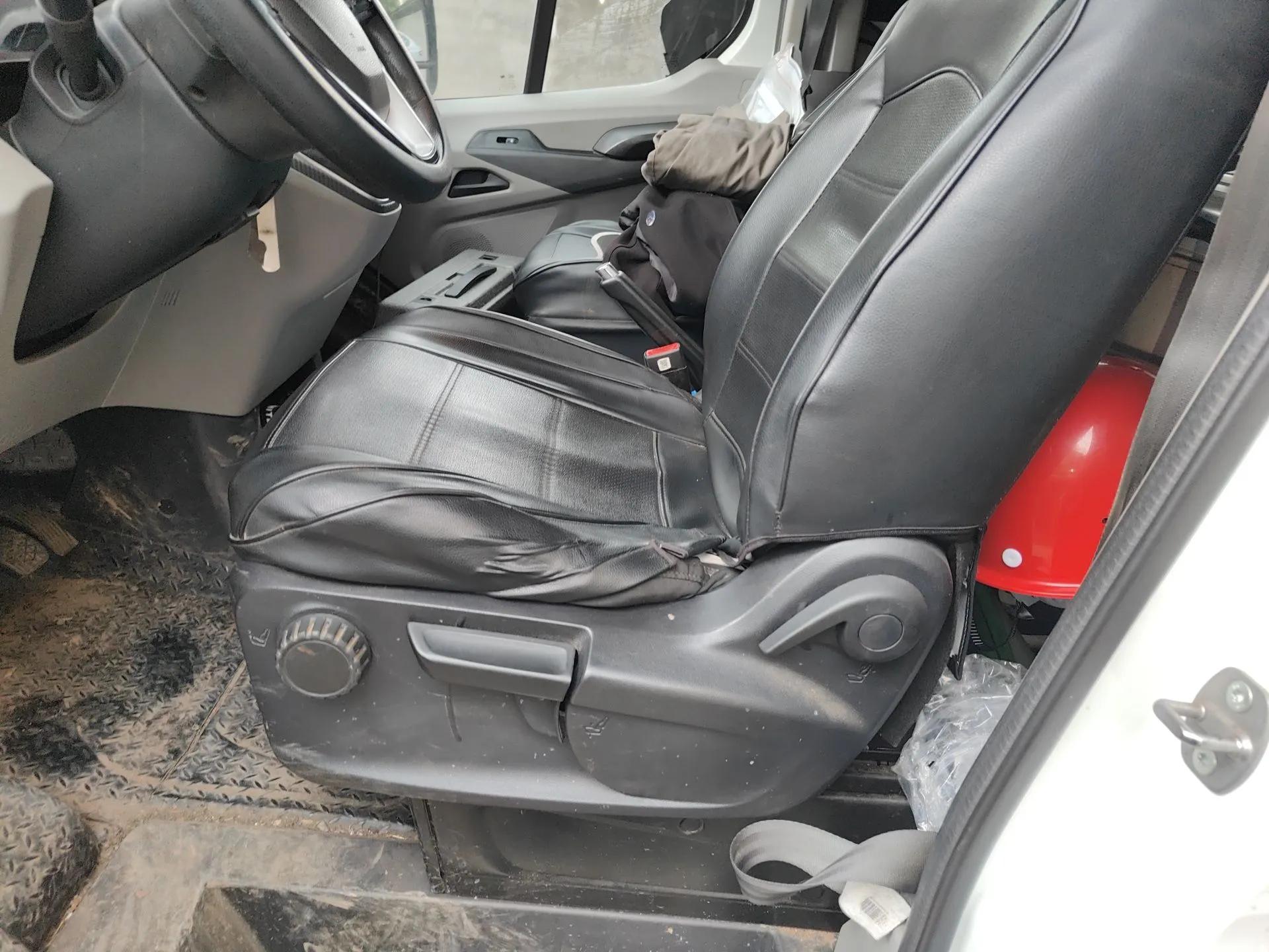 SAIC MAXUS Xintu V90 2021 2.0T Manual Zhiyun King Rear-Drive Single-Tire Long Wheelbase High-Roof 7-Seater — миниатюра 16