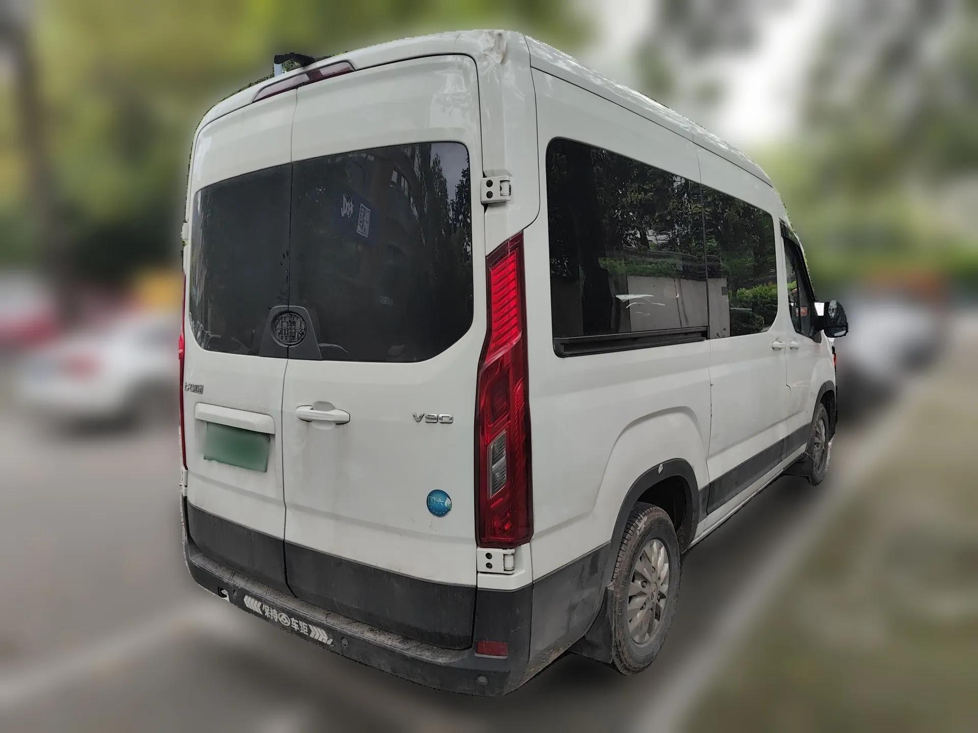 SAIC MAXUS Xintu V90 2021 2.0T Manual Zhiyun King Rear-Drive Single-Tire Long Wheelbase High-Roof 7-Seater — миниатюра 6