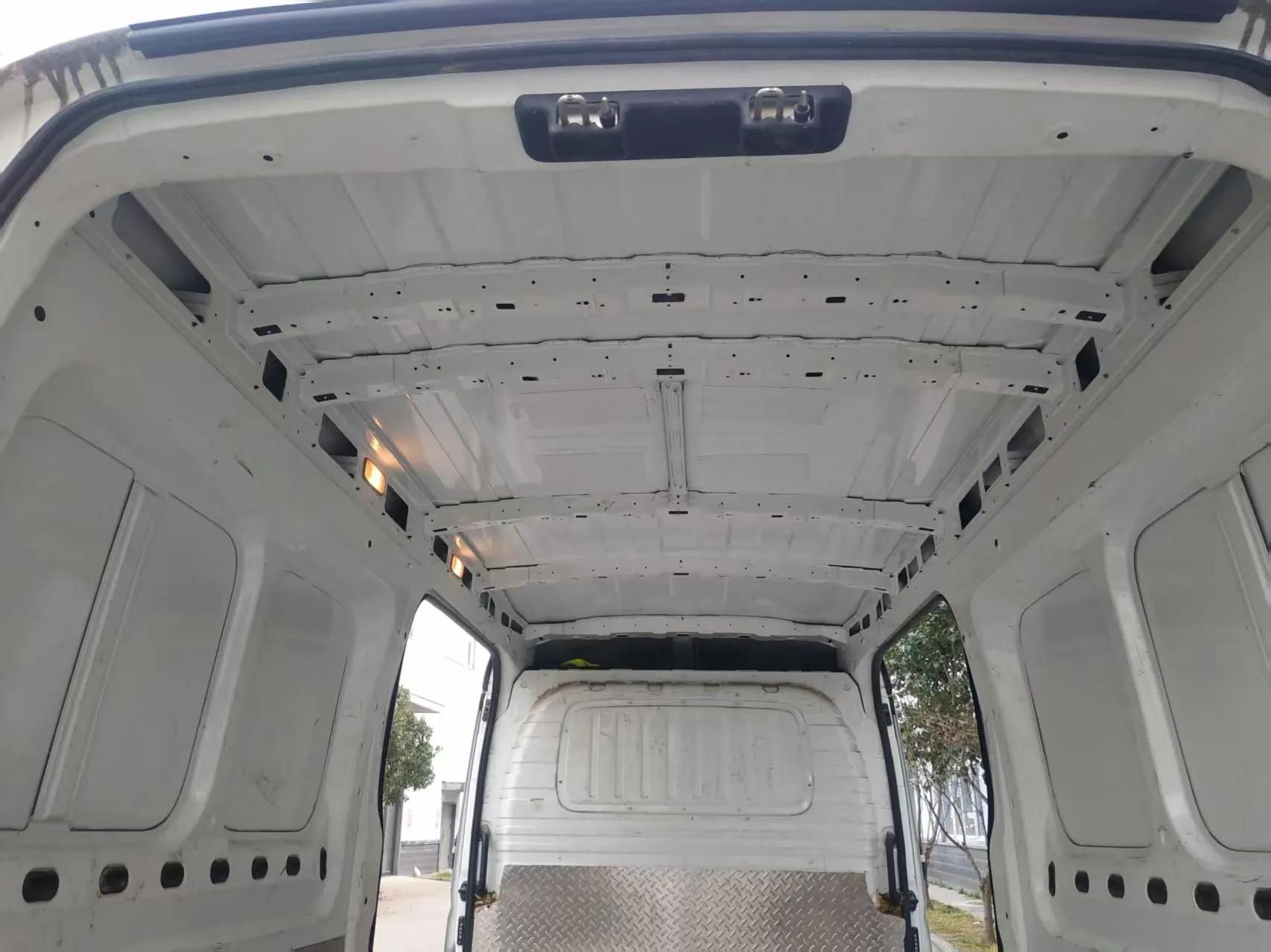 SAIC MAXUS Xintu V90 2022 2.0T Manual VAN Rear-Drive Extended Wheelbase High Roof with Dual Rear Tires 3-Seater — миниатюра 16