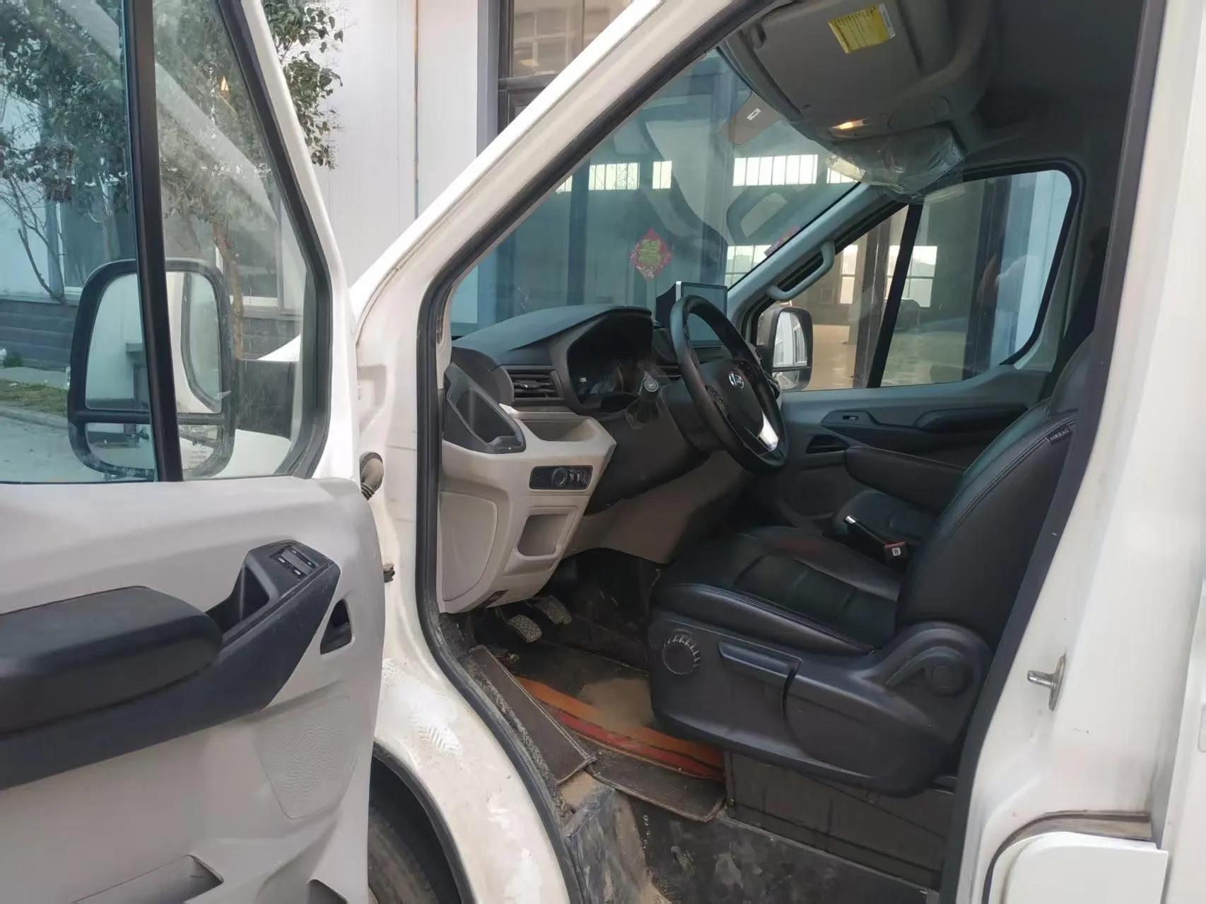 SAIC MAXUS Xintu V90 2022 2.0T Manual VAN Rear-Drive Extended Wheelbase High Roof with Dual Rear Tires 3-Seater — миниатюра 18