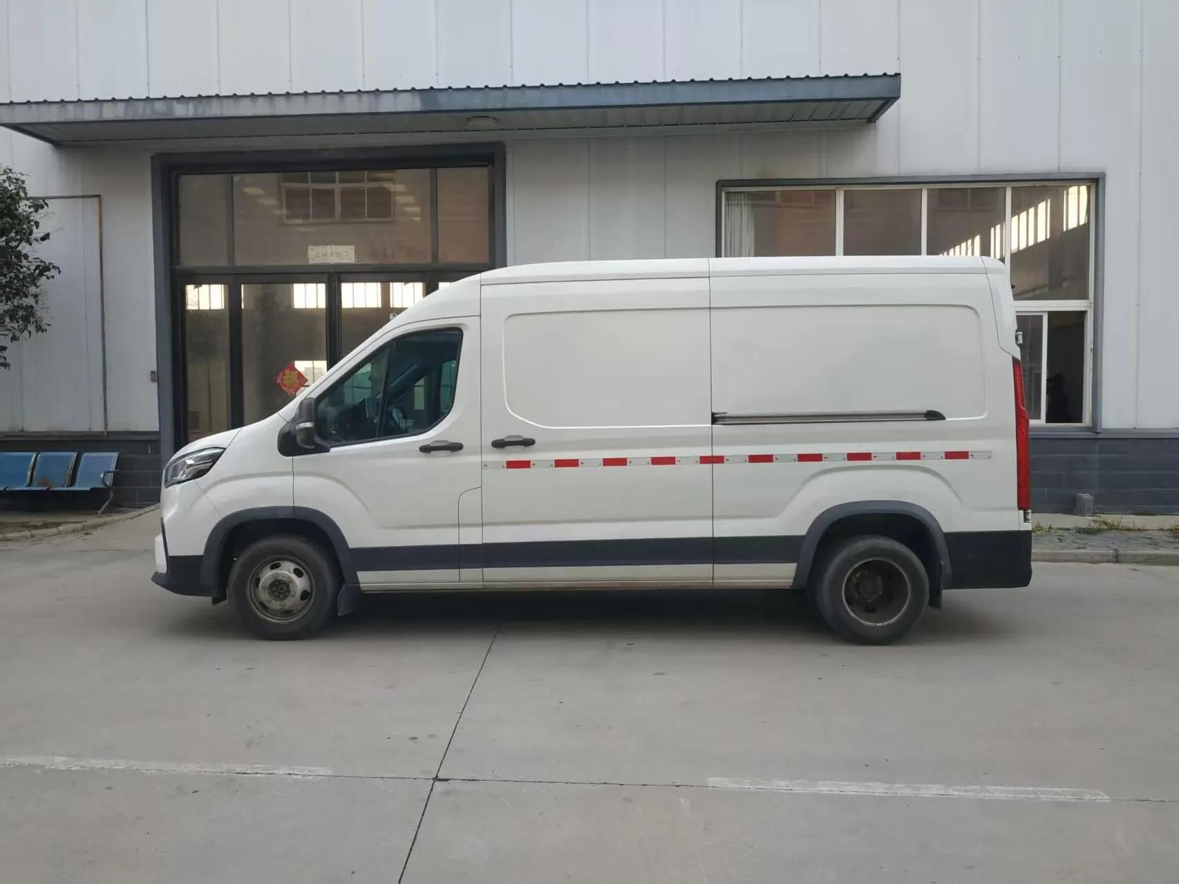 SAIC MAXUS Xintu V90 2022 2.0T Manual VAN Rear-Drive Extended Wheelbase High Roof with Dual Rear Tires 3-Seater — миниатюра 5