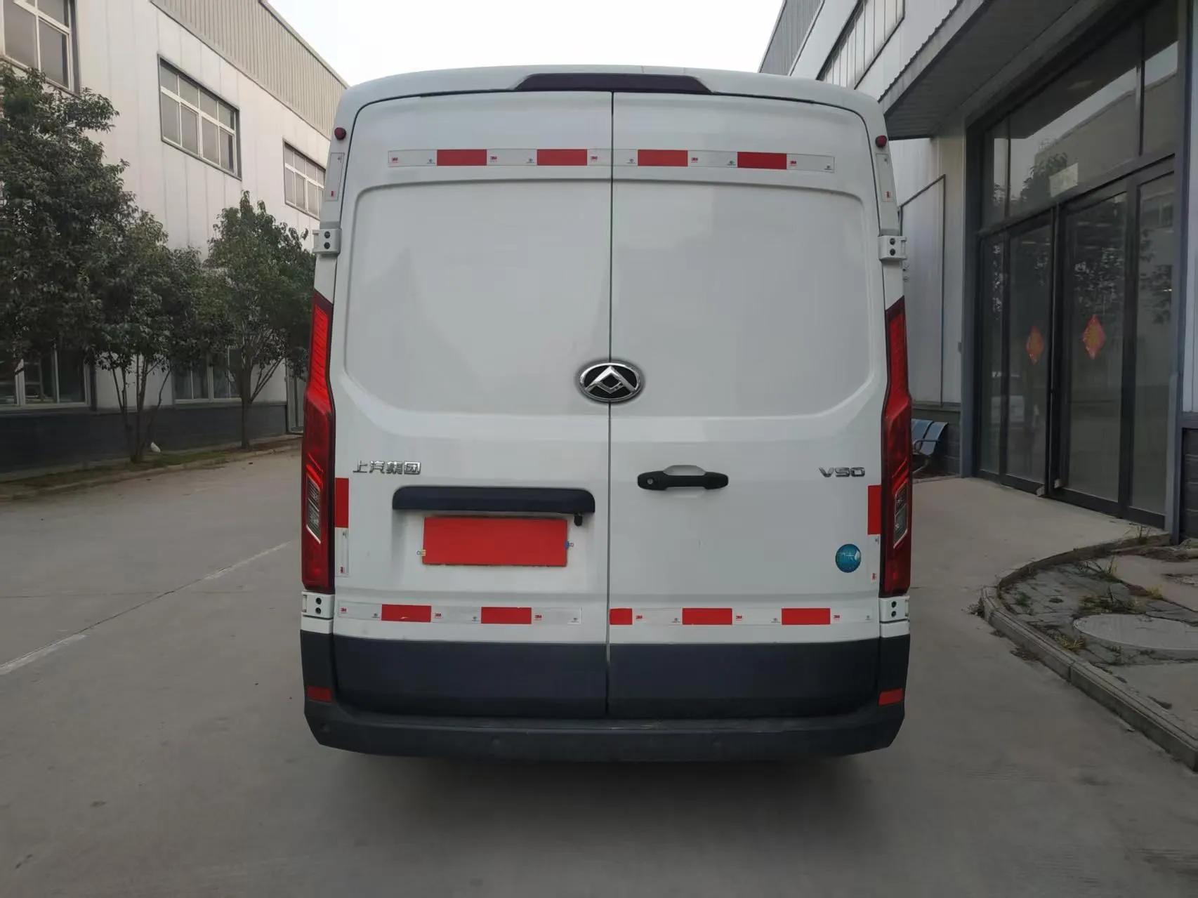 SAIC MAXUS Xintu V90 2022 2.0T Manual VAN Rear-Drive Extended Wheelbase High Roof with Dual Rear Tires 3-Seater — миниатюра 7