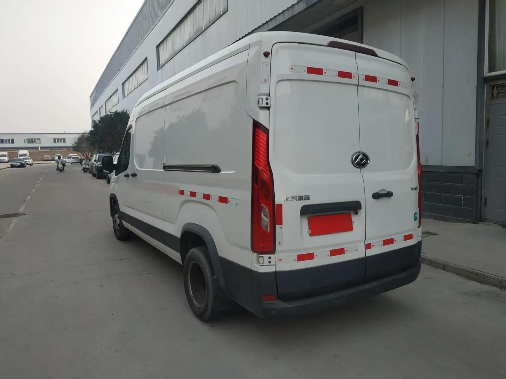 SAIC MAXUS Xintu V90 2022 2.0T Manual VAN Rear-Drive Extended Wheelbase High Roof with Dual Rear Tires 3-Seater — миниатюра 8