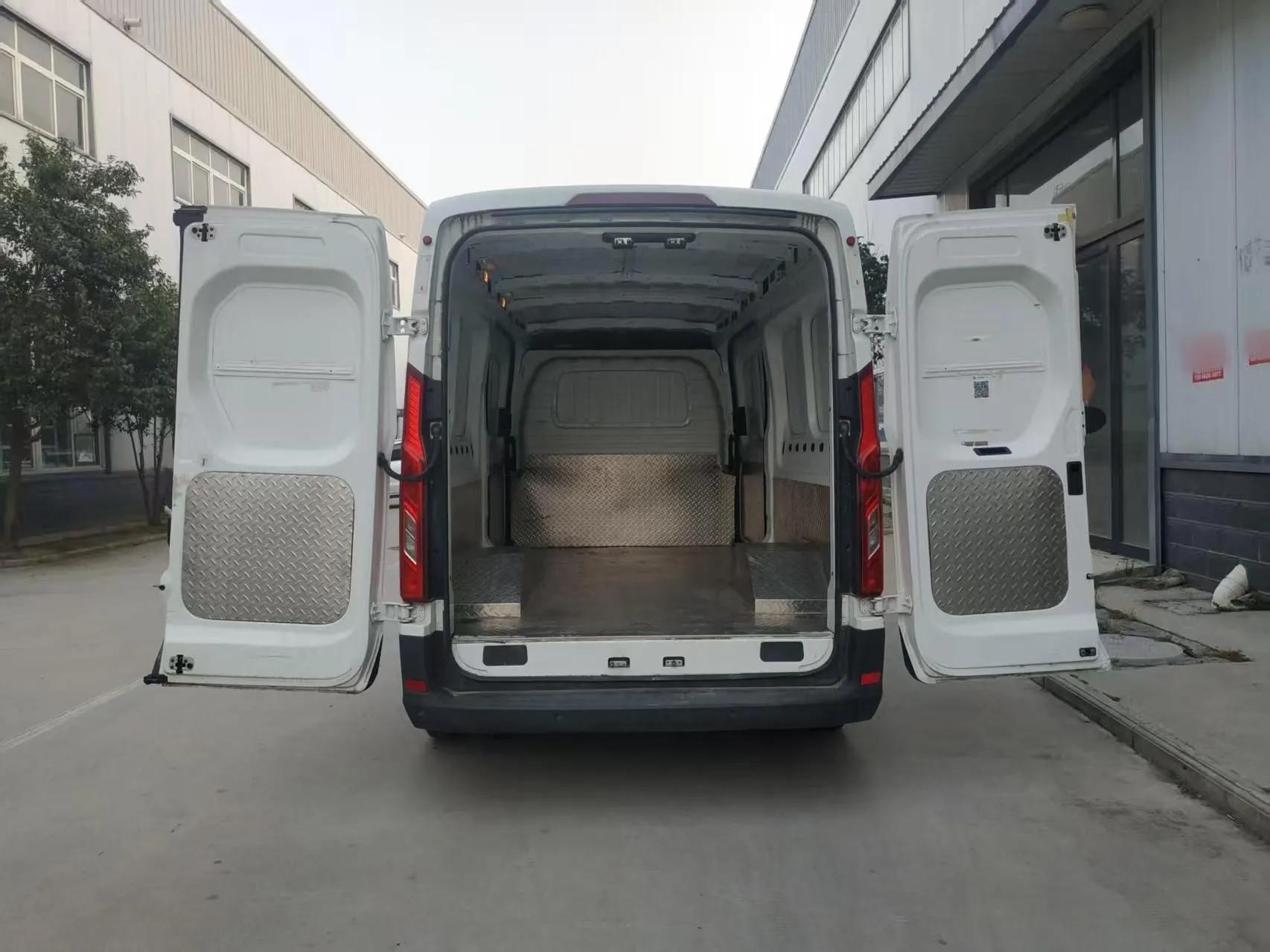 SAIC MAXUS Xintu V90 2022 2.0T Manual VAN Rear-Drive Extended Wheelbase High Roof with Dual Rear Tires 3-Seater — миниатюра 9
