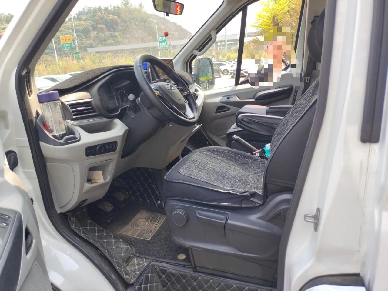 SAIC MAXUS Xintu V90 2022 2.0T Manual Zhiyun King Rear-Drive Long Wheelbase High-Roof with Single Rear Tire—6/7 Seats — миниатюра 16