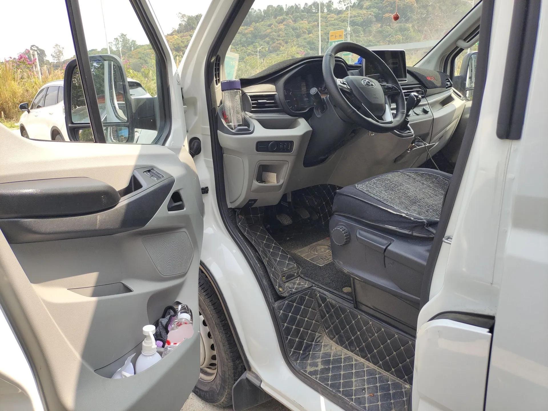 SAIC MAXUS Xintu V90 2022 2.0T Manual Zhiyun King Rear-Drive Long Wheelbase High-Roof with Single Rear Tire—6/7 Seats — миниатюра 17