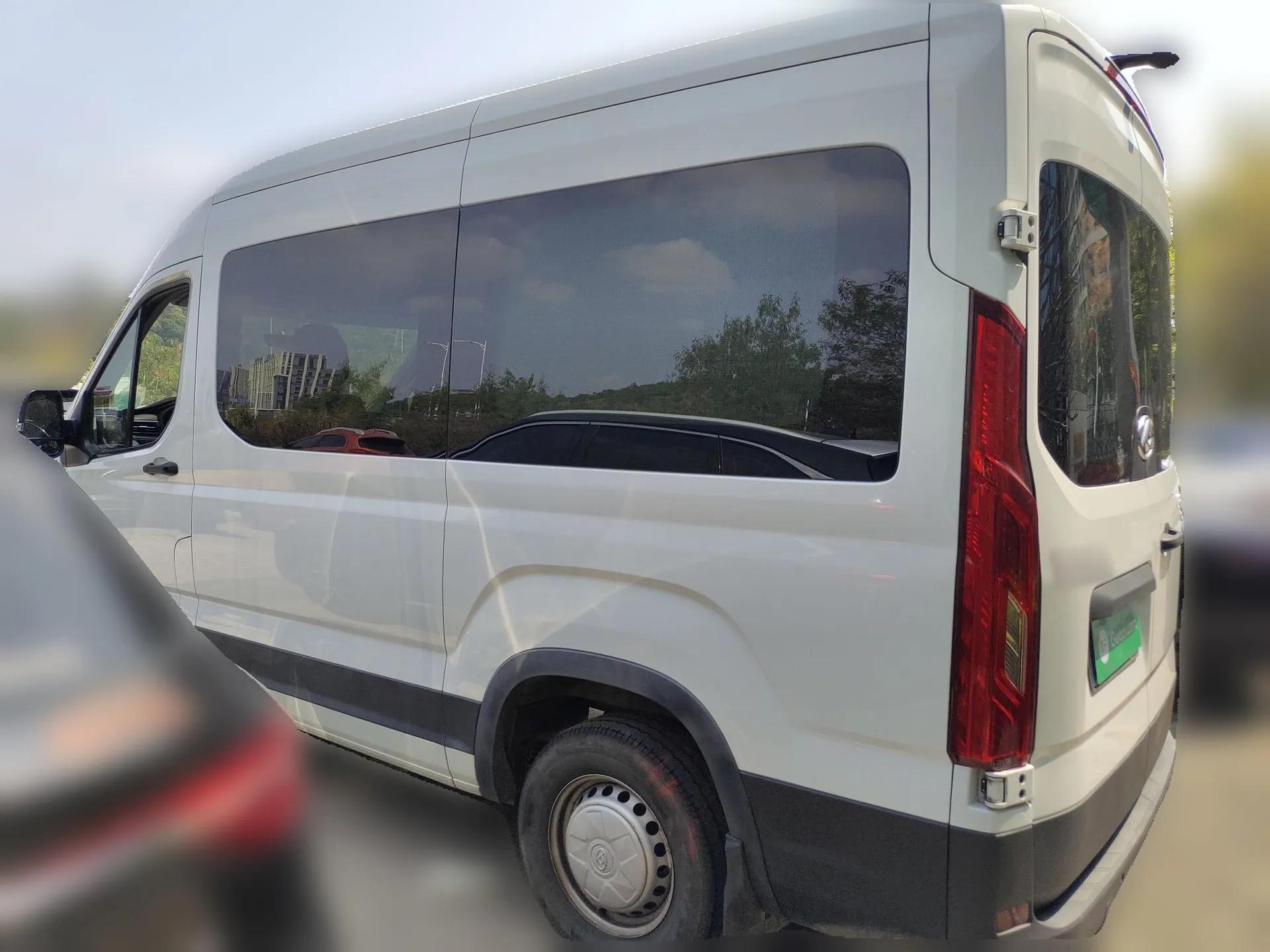 SAIC MAXUS Xintu V90 2022 2.0T Manual Zhiyun King Rear-Drive Long Wheelbase High-Roof with Single Rear Tire—6/7 Seats — миниатюра 4