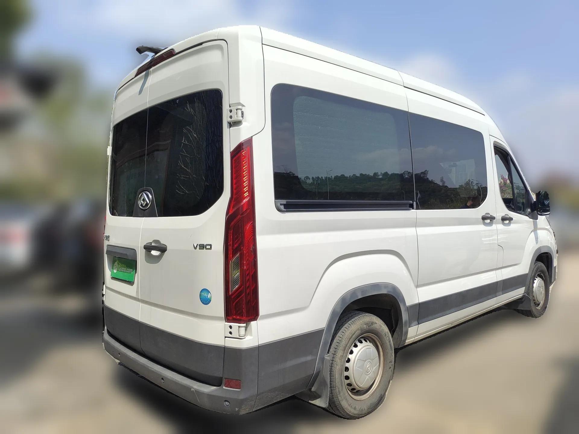 SAIC MAXUS Xintu V90 2022 2.0T Manual Zhiyun King Rear-Drive Long Wheelbase High-Roof with Single Rear Tire—6/7 Seats — миниатюра 6