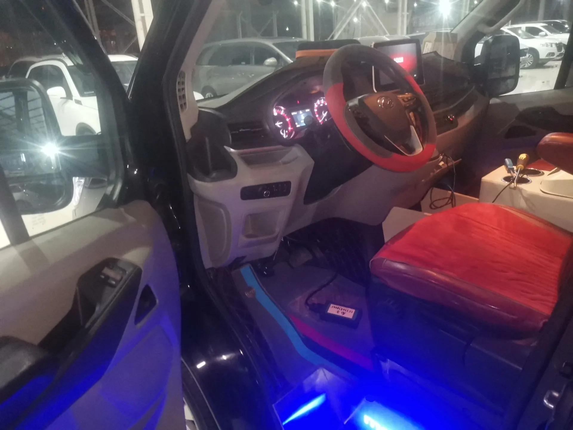 SAIC MAXUS Xintu V90 2022 2.0T Automatic Zhiyun King Rear-Drive Extended Wheelbase High-Roof Design with Single Rear Tire—6/7 Seater — миниатюра 19
