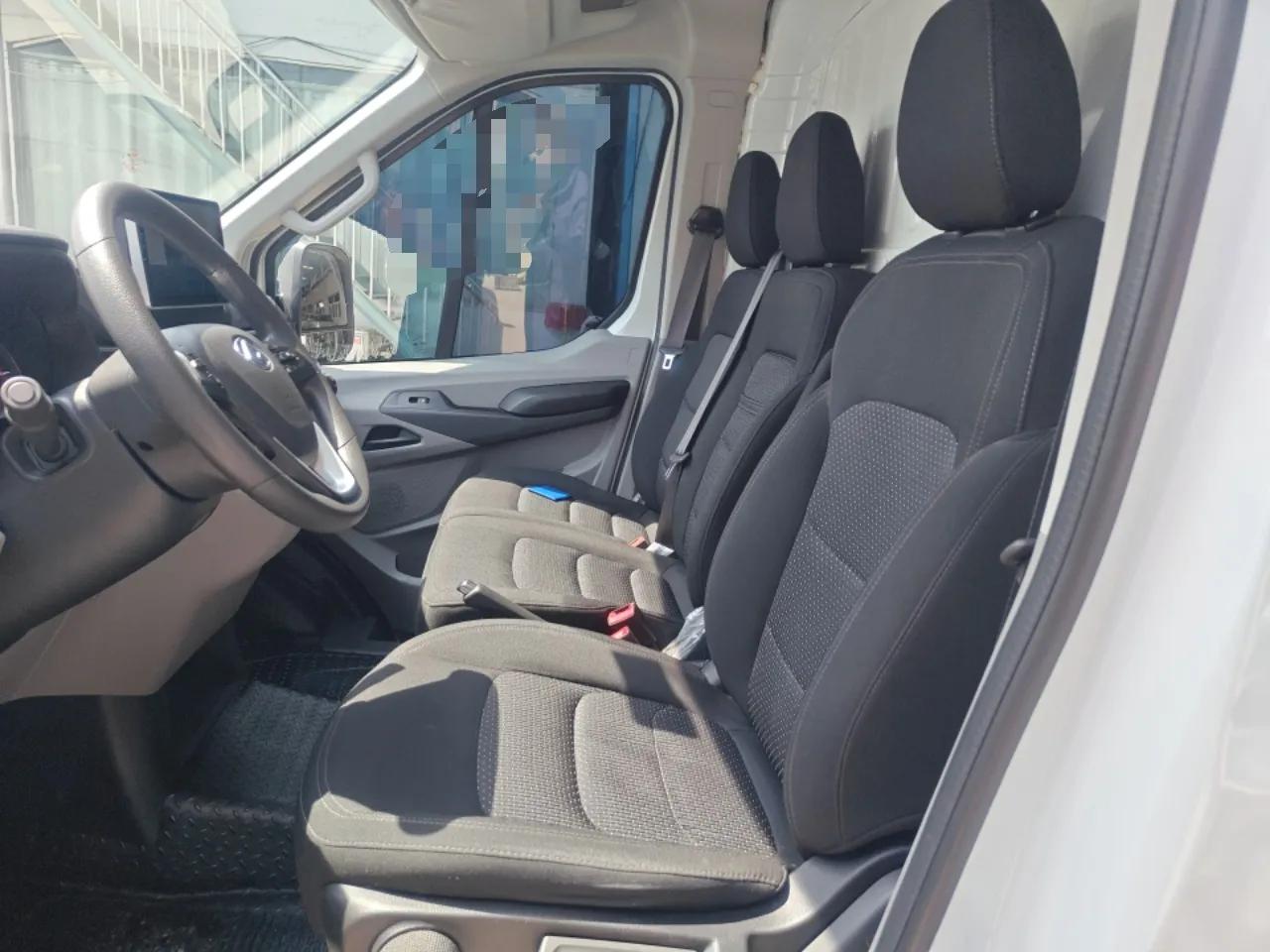 SAIC MAXUS Xintu V90 2024 Zhiyun 2.0T Manual Rear-Drive Extended-Wheelbase High-Roof Model with Dual Rear Tires and 3 Seats — миниатюра 18