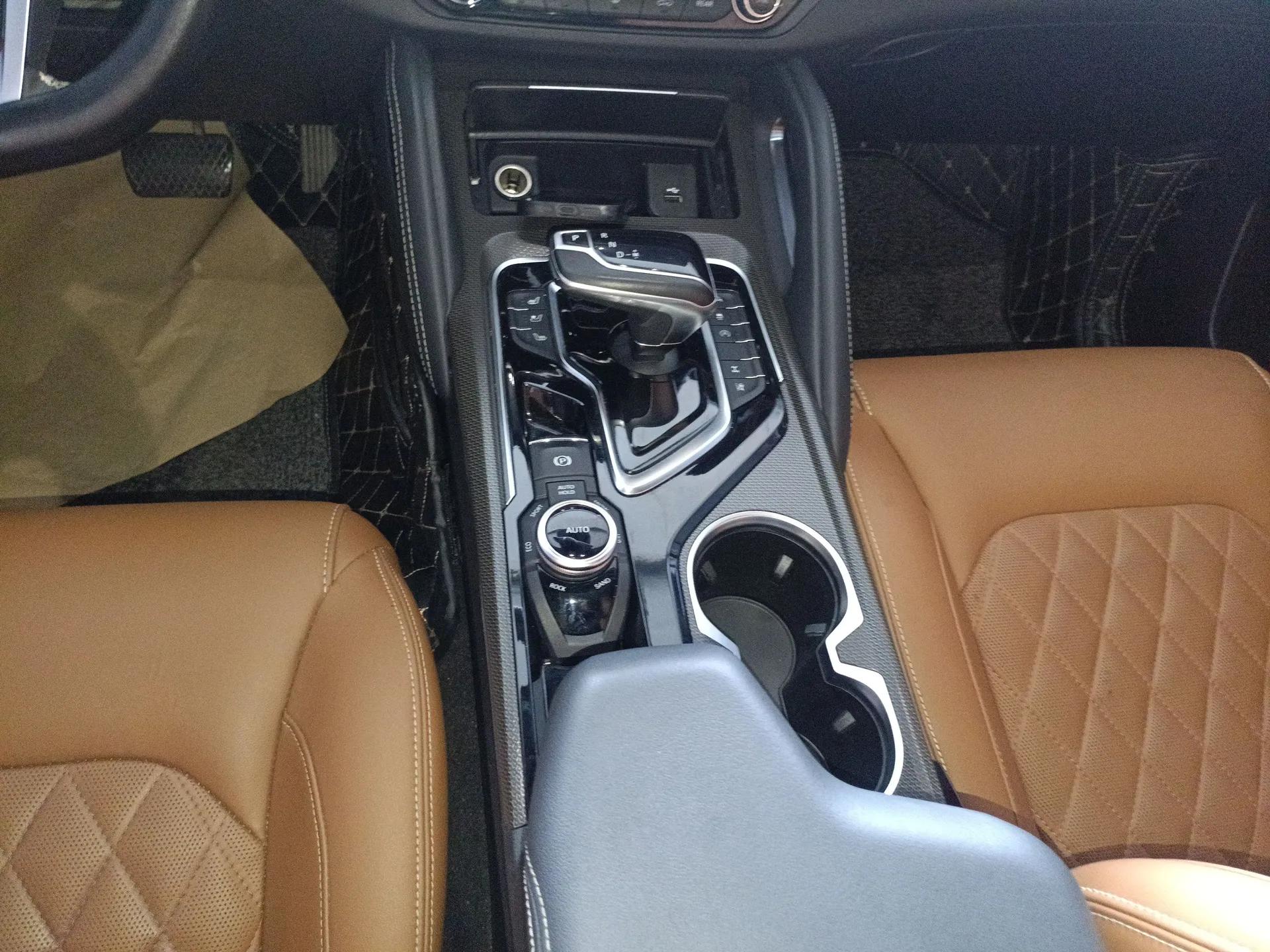 SAIC MAXUS D90 Pro 2020 2.0T Gasoline 4x4 Flagship Edition 6 Seats — миниатюра 17