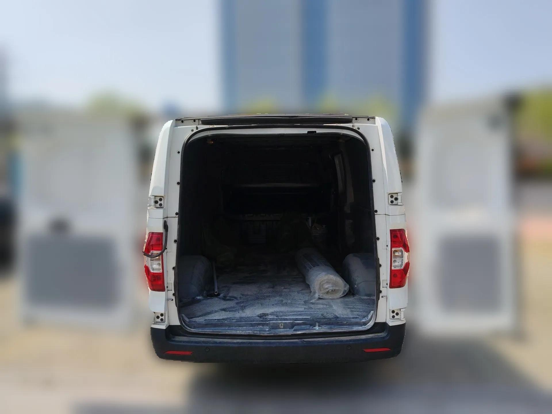 SAIC MAXUS EV30 2022 Pure-Electric Smart Logistics Expert with Long Wheelbase Guoxuan — миниатюра 20