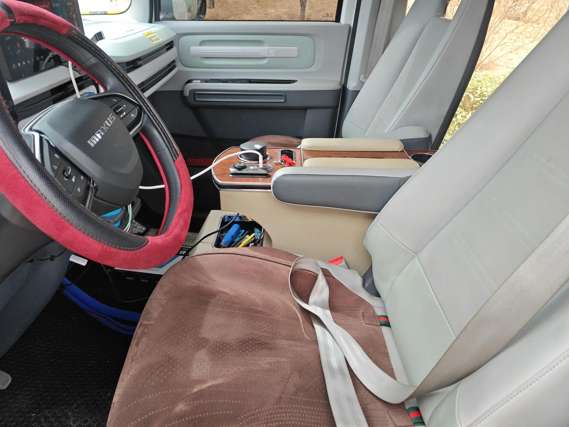 SAIC MAXUS Dana V1 2024 M1 Long-Wheelbase Low-Roof Passenger Version (64 kWh) — миниатюра 16