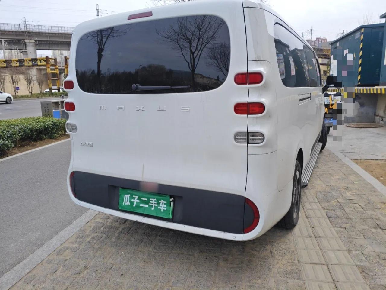 SAIC MAXUS Dana V1 2024 M1 Long-Wheelbase Low-Roof Passenger Version (64 kWh) — миниатюра 6