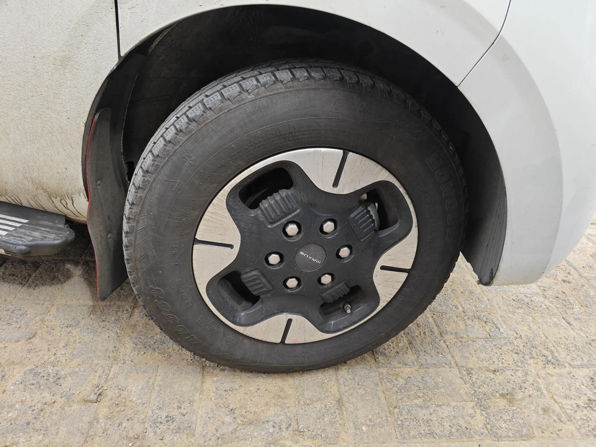 SAIC MAXUS Dana V1 2024 M1 Long-Wheelbase Low-Roof Passenger Version (64 kWh) — миниатюра 8