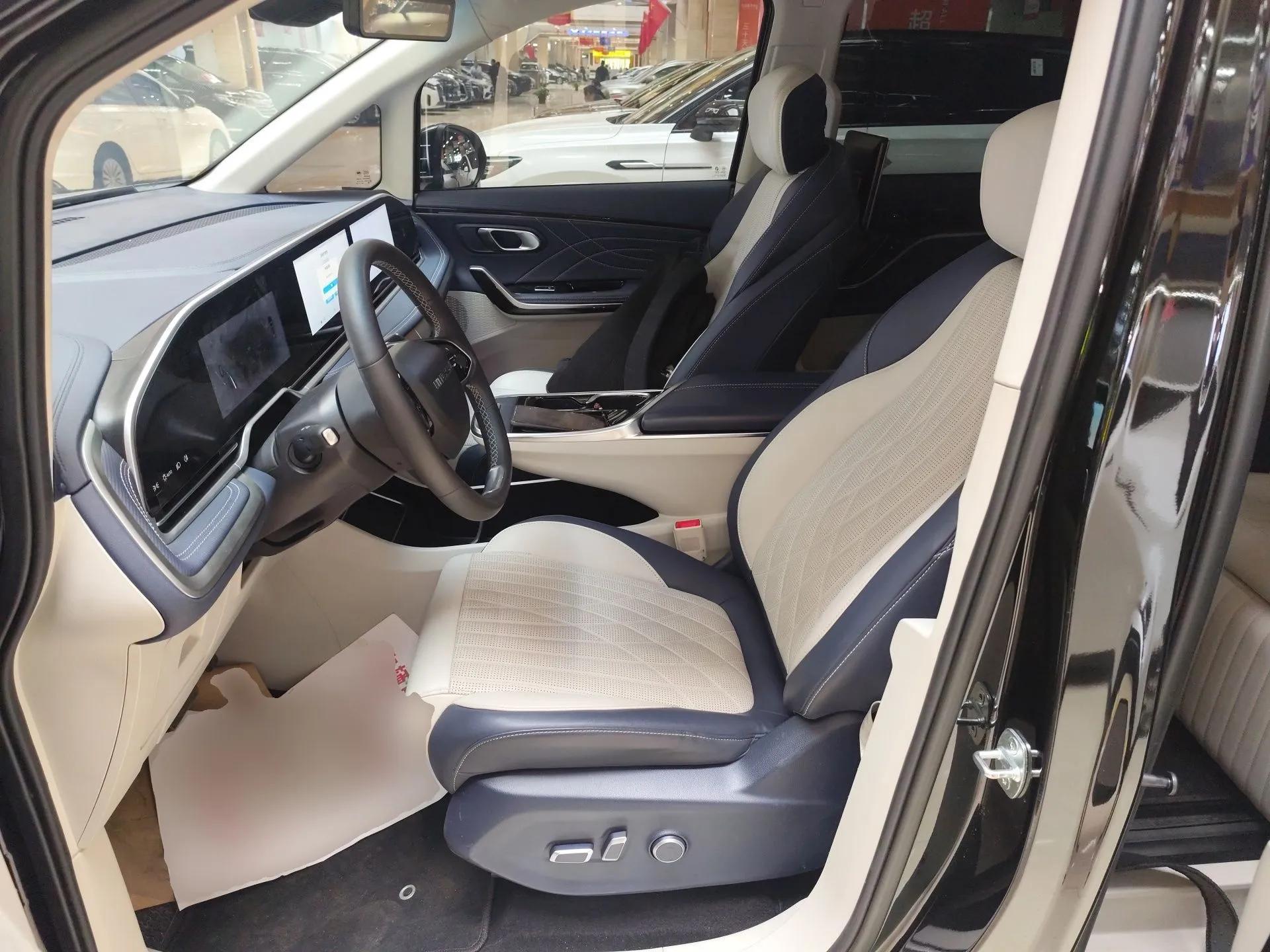 SAIC MAXUS G90 2022 2.0T Interstellar Seven-Seater — миниатюра 17