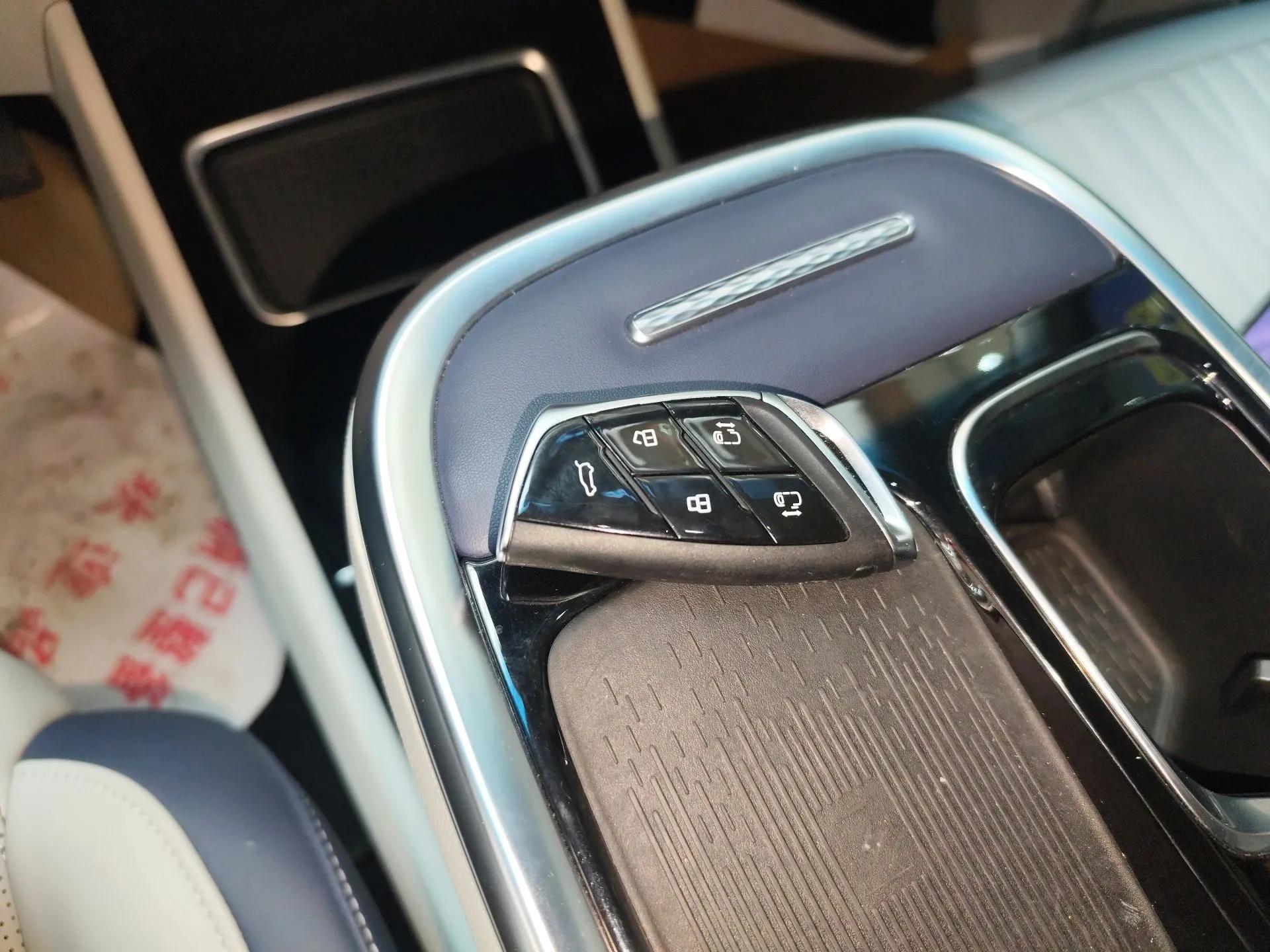 SAIC MAXUS G90 2022 2.0T Interstellar Seven-Seater — миниатюра 22
