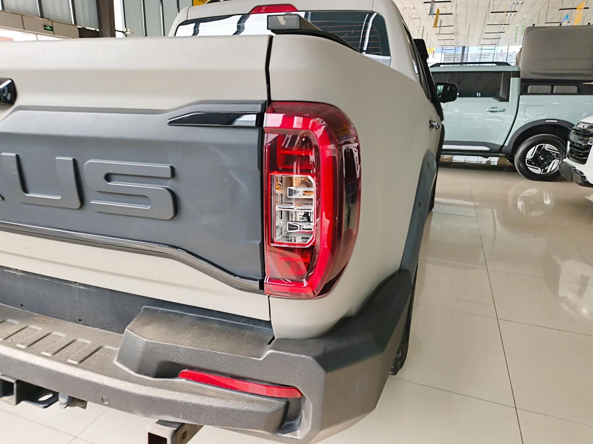 SAIC MAXUS T90 2022 2.0T Diesel Automatic 4x4 SAIC Bull—Demon Standard Cab — миниатюра 8