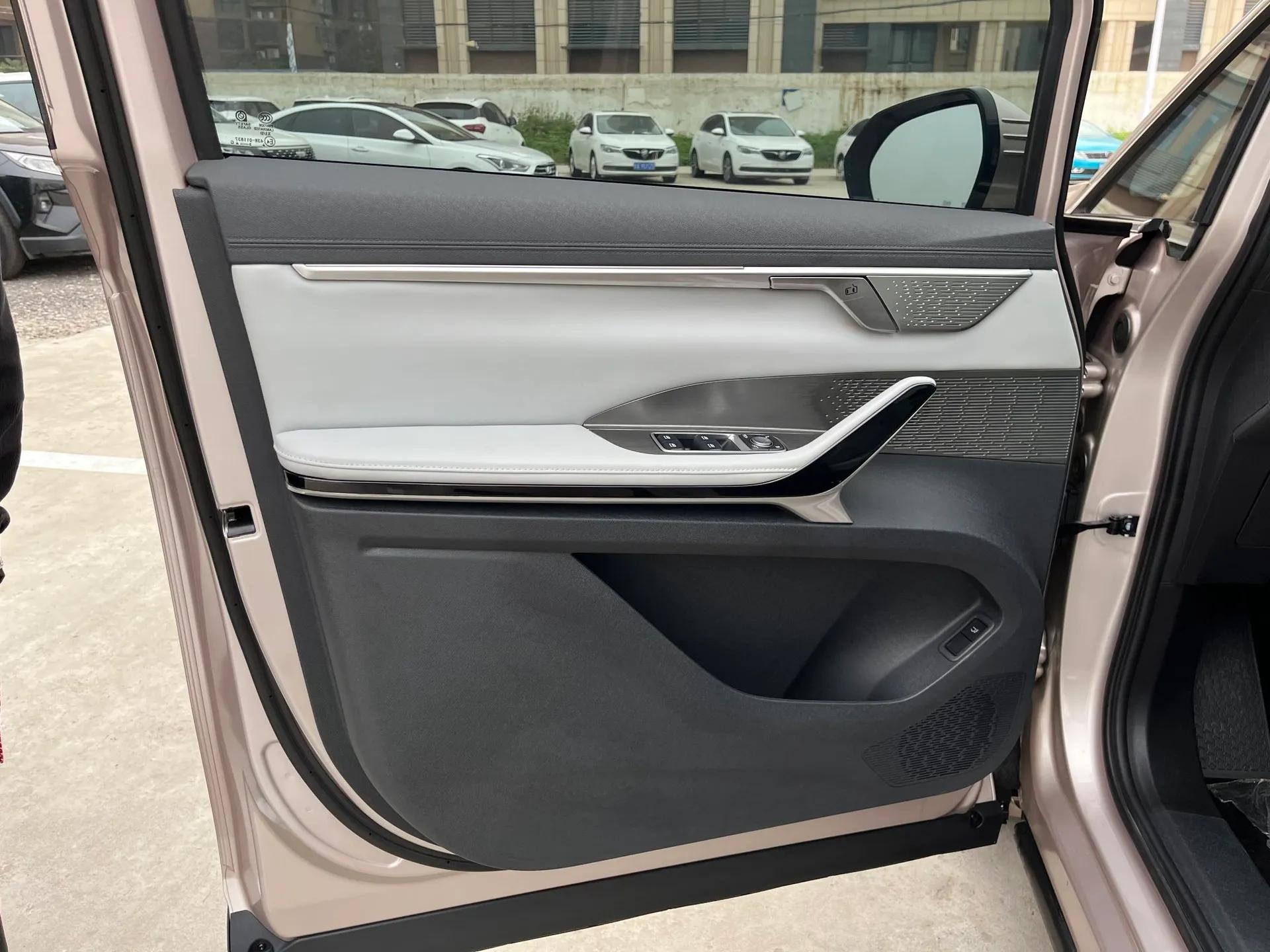 SAIC MAXUS G70 2024 2.0T Automatic Flagship Version 7 Seats — миниатюра 8