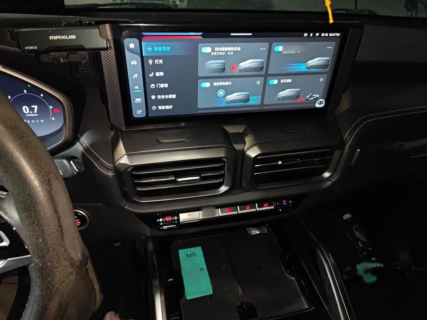 SAIC MAXUS Territory 2023 2.0T Cross-Country Flagship Edition 6 Seats — миниатюра 14