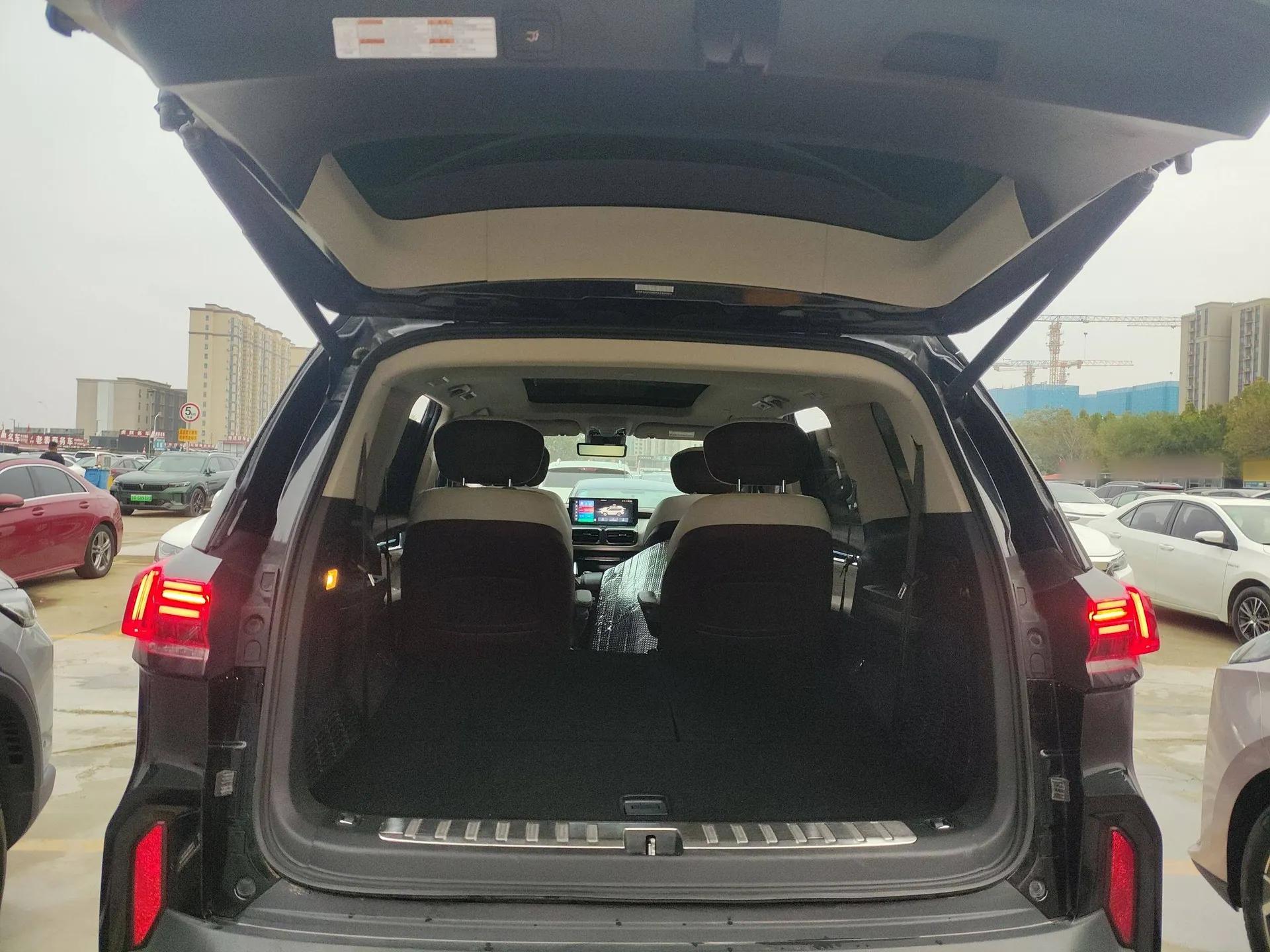 SAIC MAXUS Territory 2023 2.0T All-Out Flagship Version 6 Seats — миниатюра 21