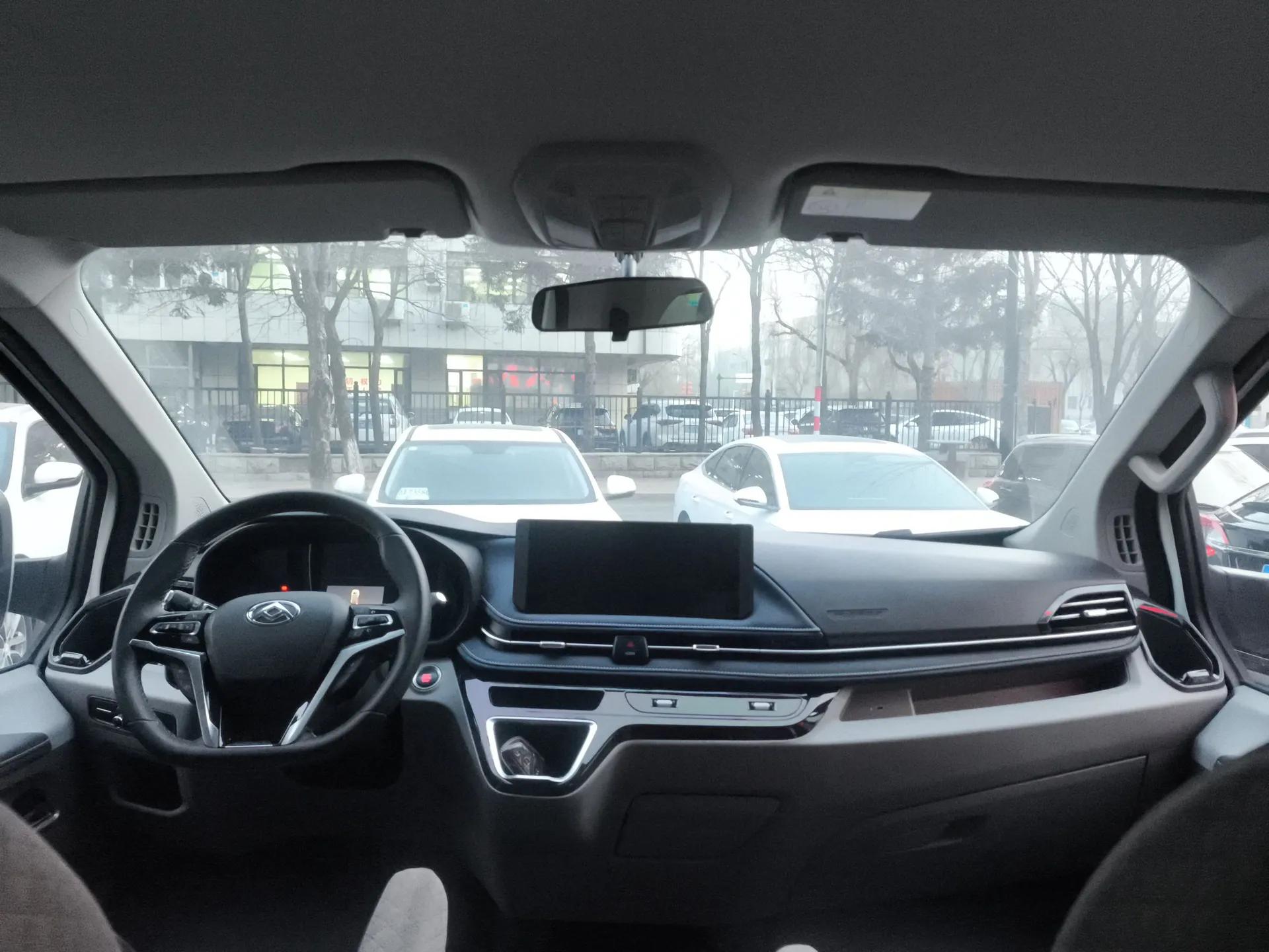 SAIC MAXUS Xintu V70 2025 2.0T Automatic Short Wheelbase Ultra-Low Roof Elite Edition – 5/6 Seats — миниатюра 13