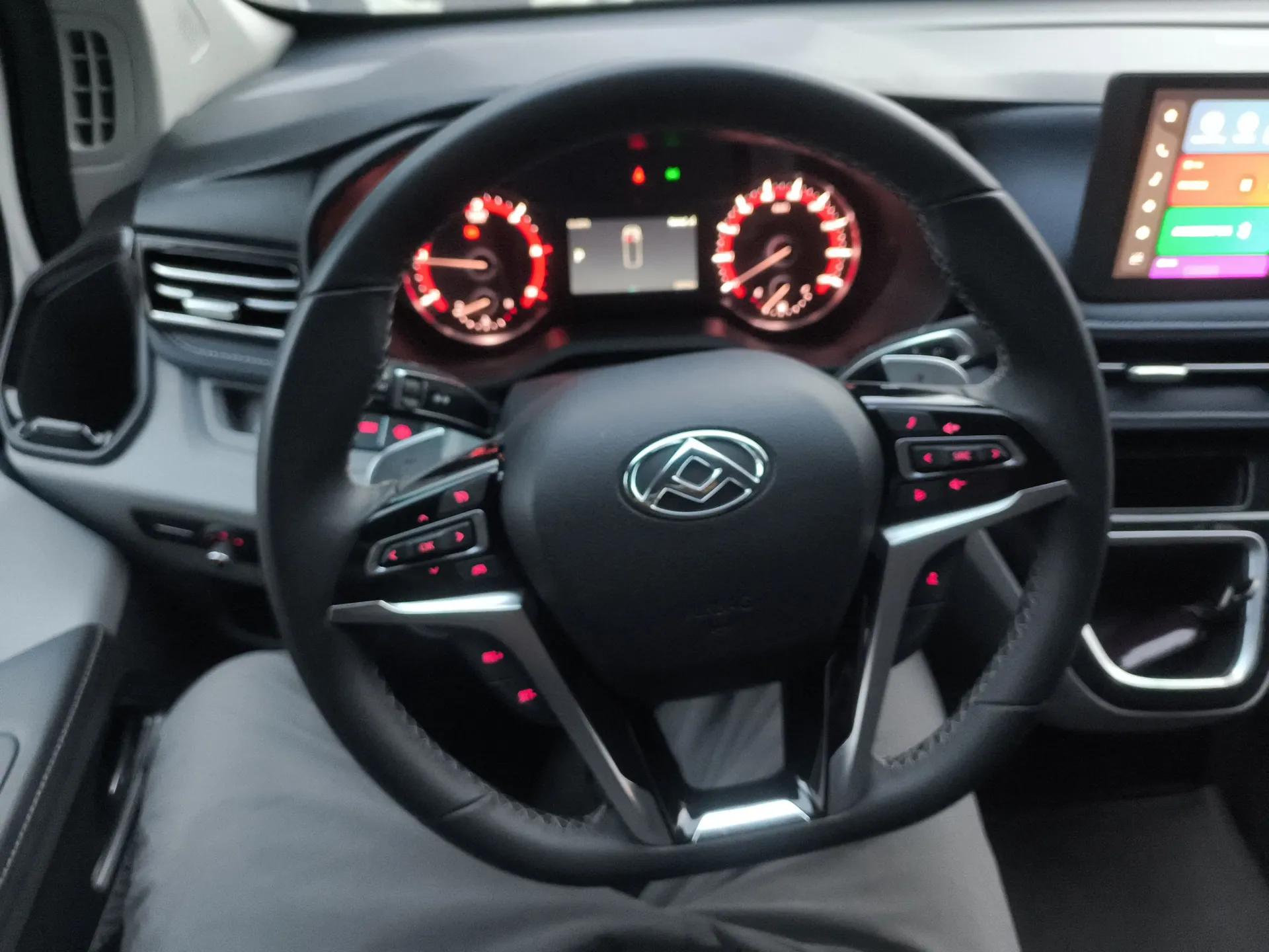 SAIC MAXUS Xintu V70 2025 2.0T Automatic Short Wheelbase Ultra-Low Roof Elite Edition – 5/6 Seats — миниатюра 14