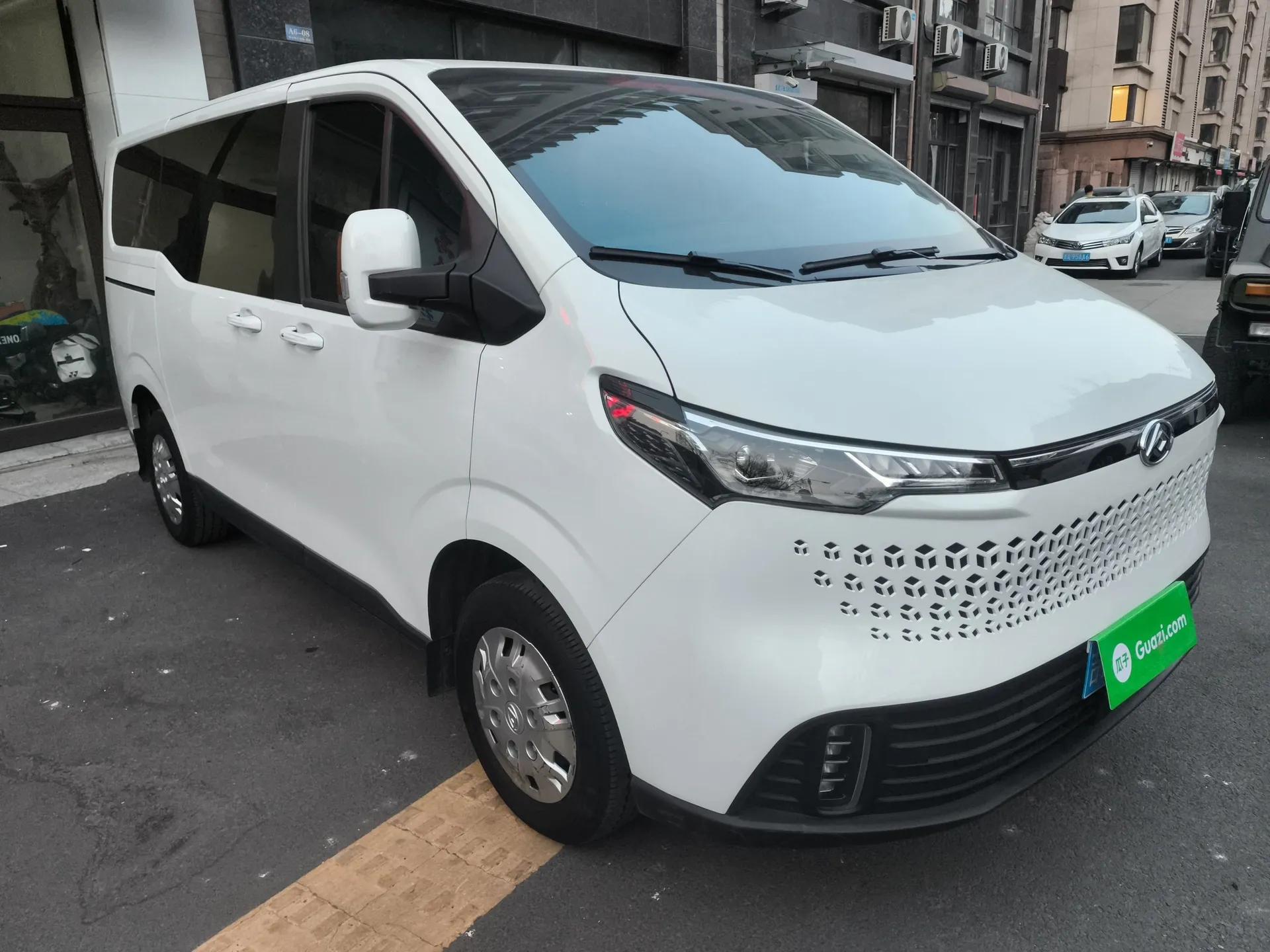 SAIC MAXUS Xintu V70 2025 2.0T Automatic Short Wheelbase Ultra-Low Roof Elite Edition – 5/6 Seats — миниатюра 3