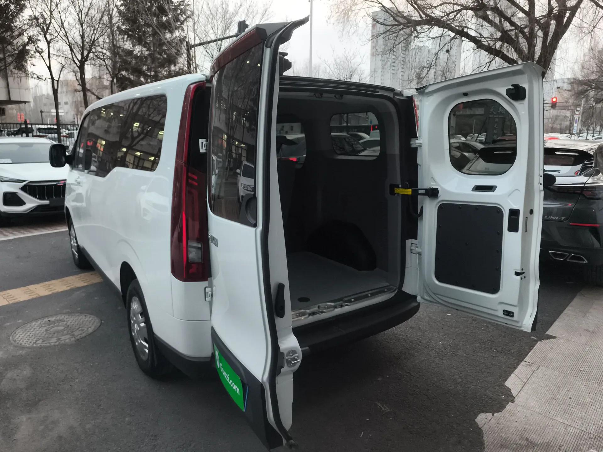 SAIC MAXUS Xintu V70 2025 2.0T Automatic Short Wheelbase Ultra-Low Roof Elite Edition – 5/6 Seats — миниатюра 22