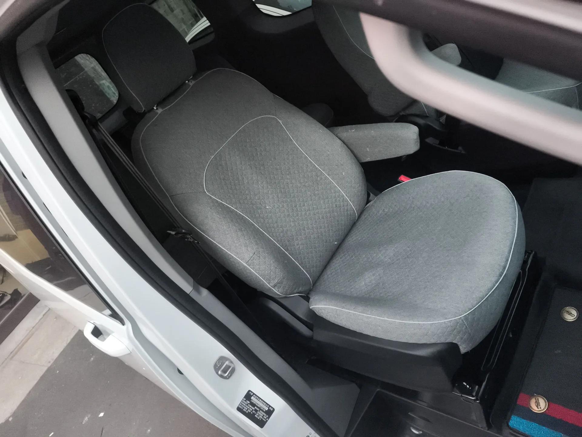 SAIC MAXUS Xintu V70 2025 2.0T Automatic Short Wheelbase Ultra-Low Roof Elite Edition – 5/6 Seats — миниатюра 23