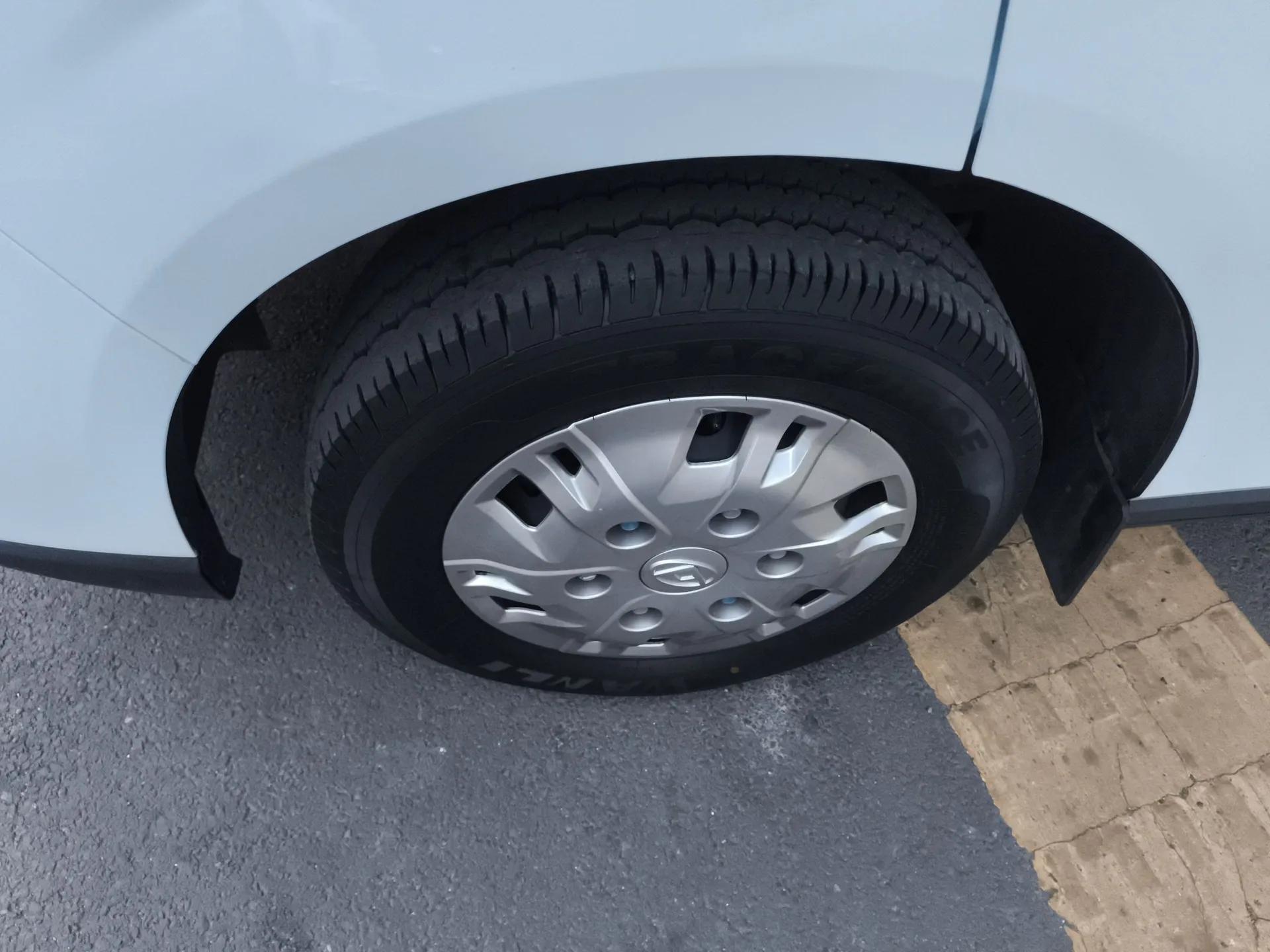 SAIC MAXUS Xintu V70 2025 2.0T Automatic Short Wheelbase Ultra-Low Roof Elite Edition – 5/6 Seats — миниатюра 8