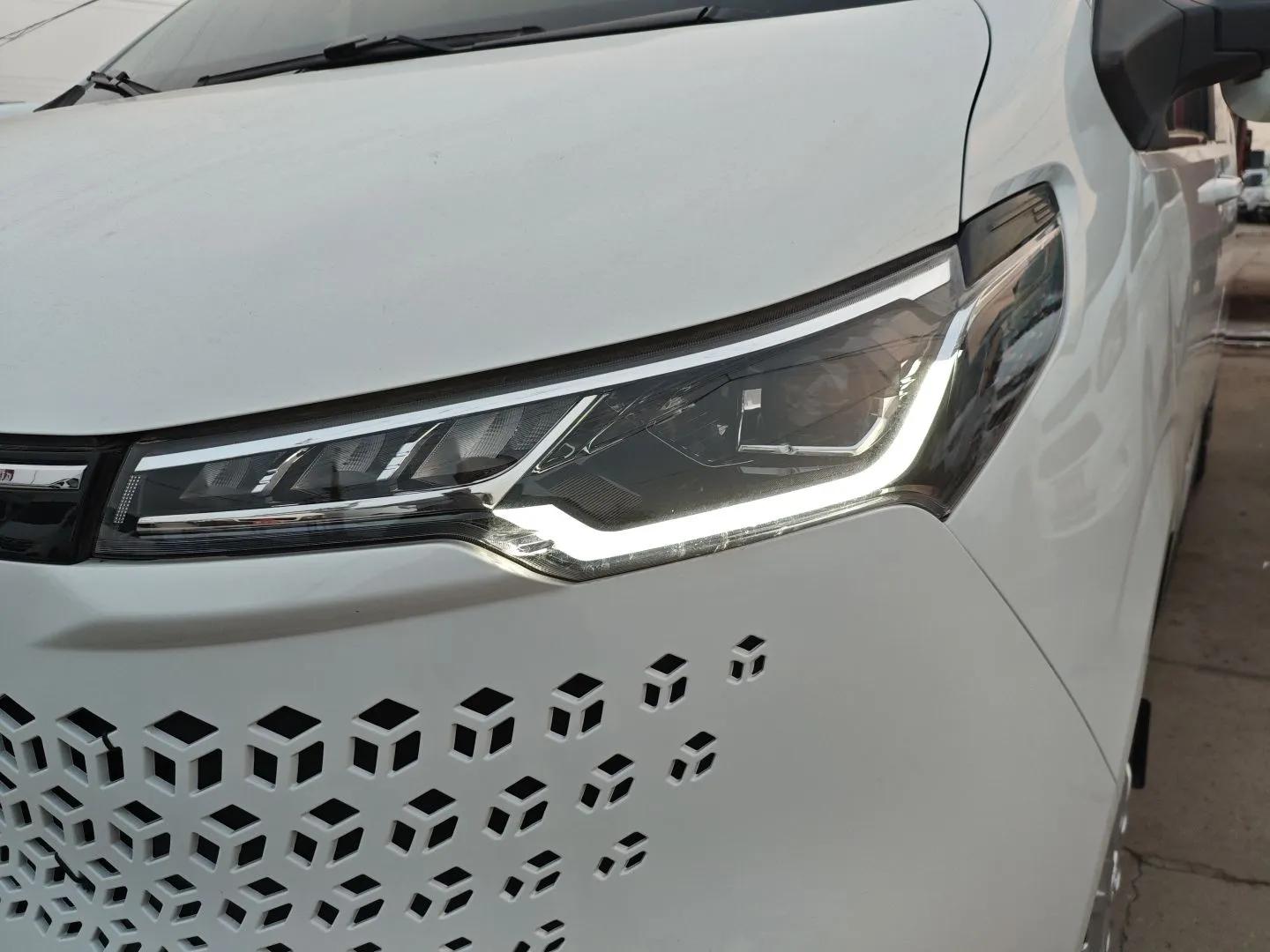 SAIC MAXUS Xintu V70 2023 2.0T Elite Edition Automatic Long Wheelbase Low Roof – 6/7 Seats — миниатюра 2