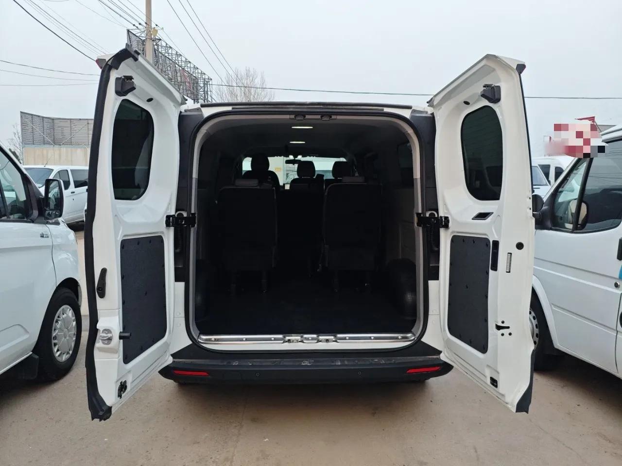 SAIC MAXUS Xintu V70 2023 2.0T Elite Edition Automatic Long Wheelbase Low Roof – 6/7 Seats — миниатюра 18
