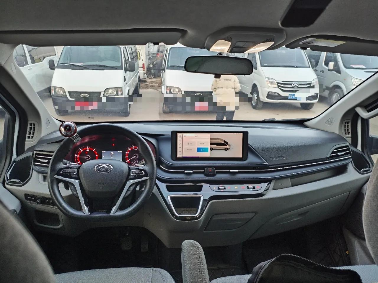 SAIC MAXUS Xintu V70 2023 2.0T Elite Edition Automatic Long Wheelbase Low Roof – 6/7 Seats — миниатюра 20