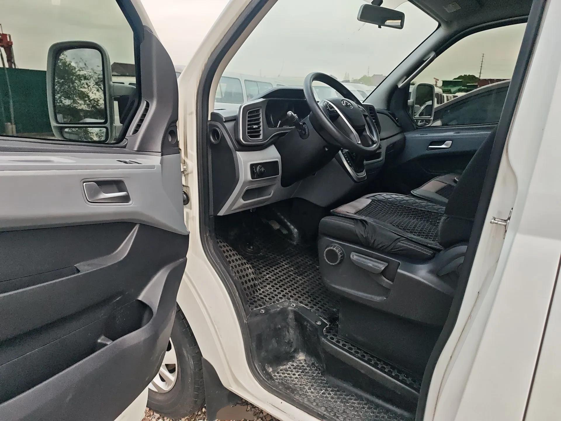 SAIC MAXUS Xintu EV80 2023 EV80 PLUS Multi-Functional Passenger Vehicle Short Wheelbase Low Roof — миниатюра 17