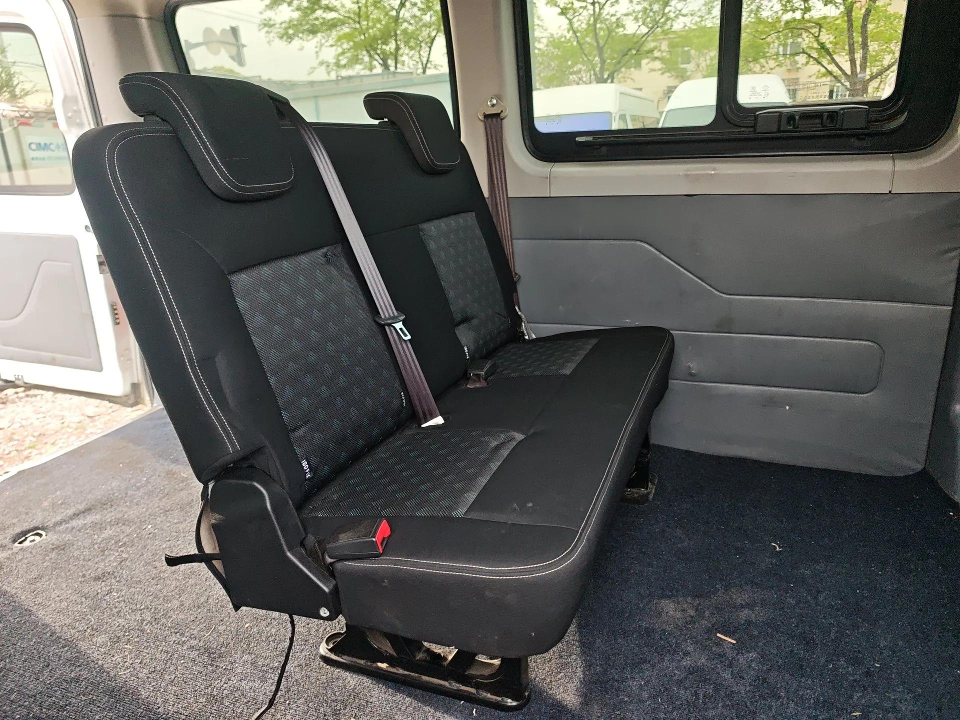 SAIC MAXUS Xintu EV80 2023 EV80 PLUS Multi-Functional Passenger Vehicle Short Wheelbase Low Roof — миниатюра 18