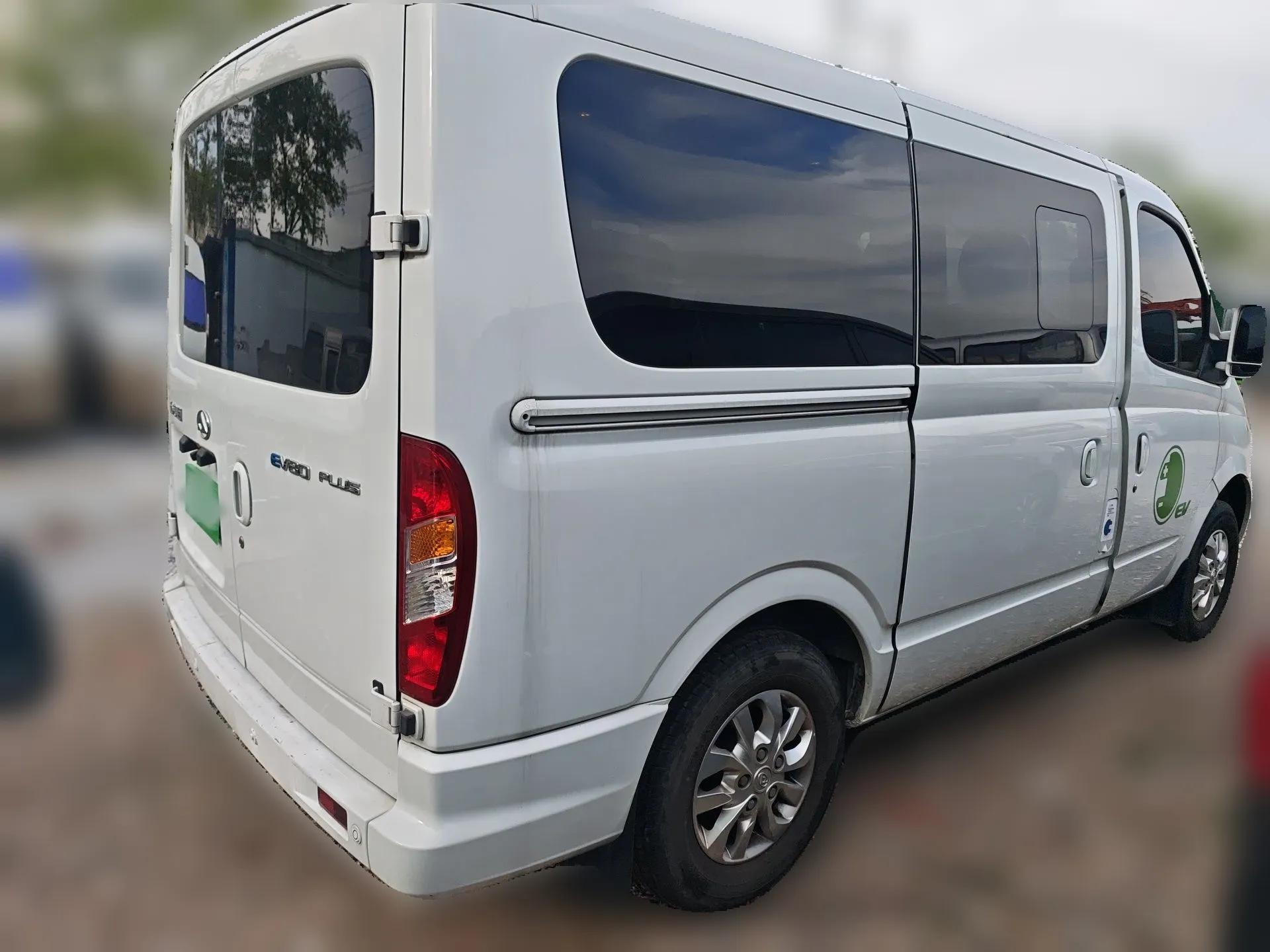 SAIC MAXUS Xintu EV80 2023 EV80 PLUS Multi-Functional Passenger Vehicle Short Wheelbase Low Roof — миниатюра 6