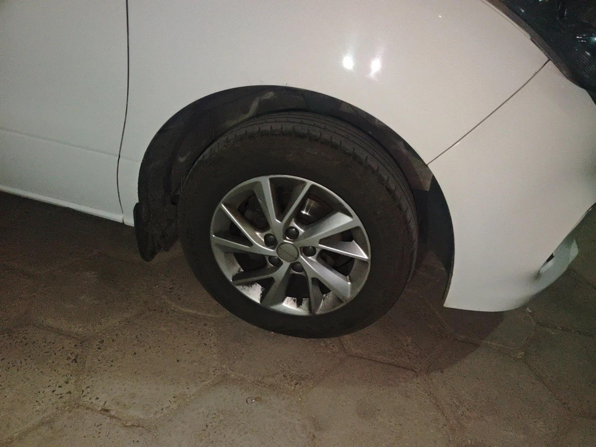 FORTHING Lingzhi PLUS 2024 1.5T Manual Luxury 7-Seater — миниатюра 8