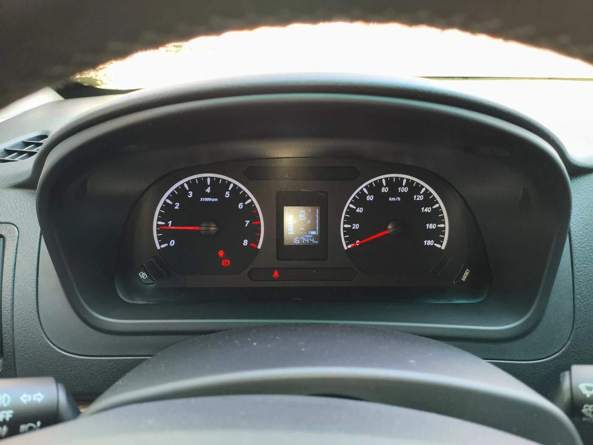 FORTHING Lingzhi PLUS 2021 2.0L Manual Comfort Version 7 Seats — миниатюра 12