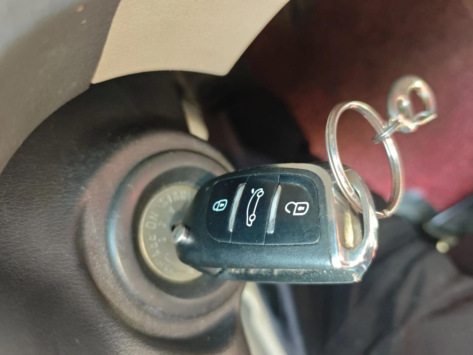 Dongfeng Aeolus A60 2016 1.5L Manual Luxury Model — миниатюра 9