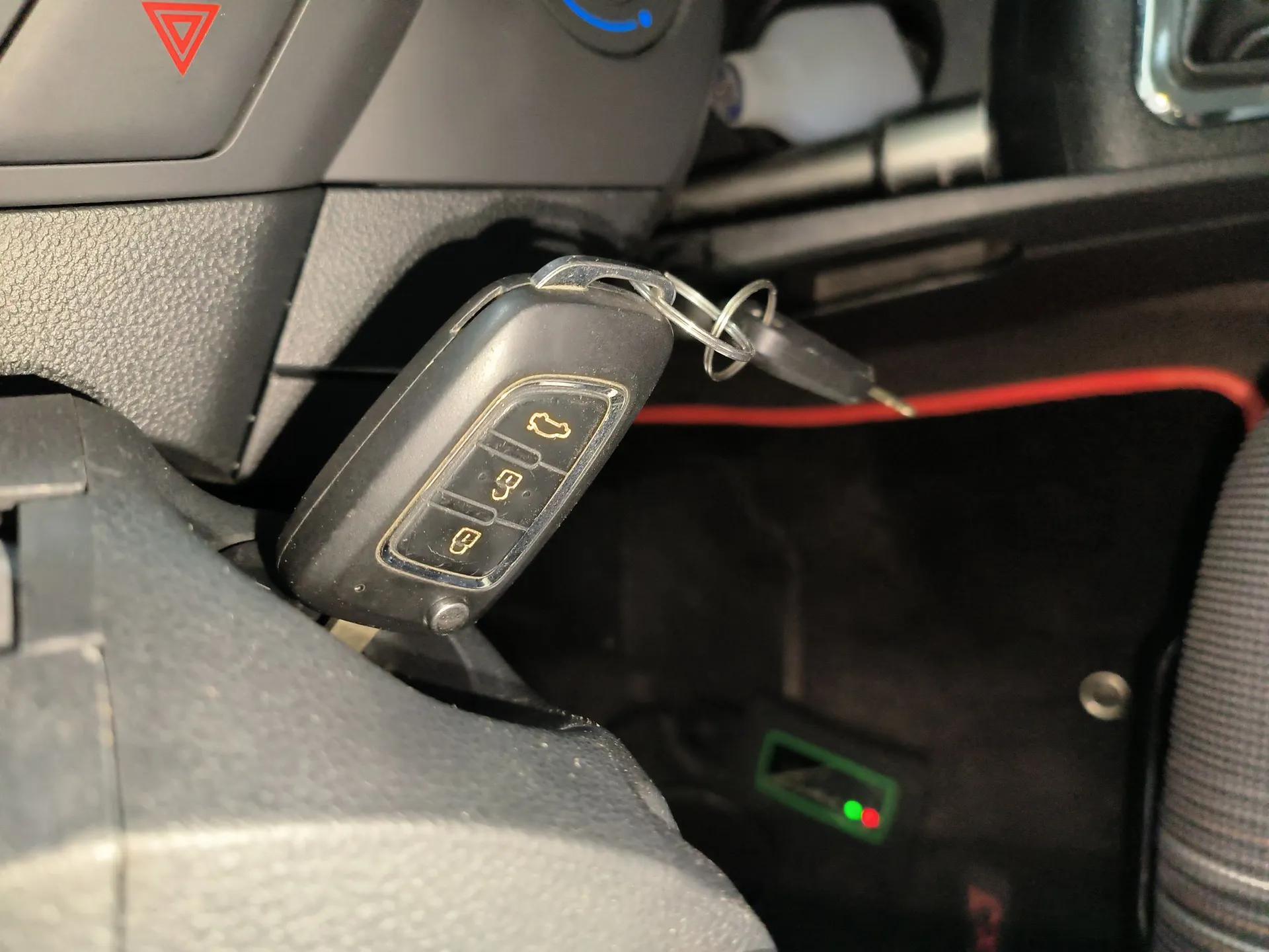 Dongfeng Aeolus AX3 2016 1.5L Manual ZhiKu Model — миниатюра 12