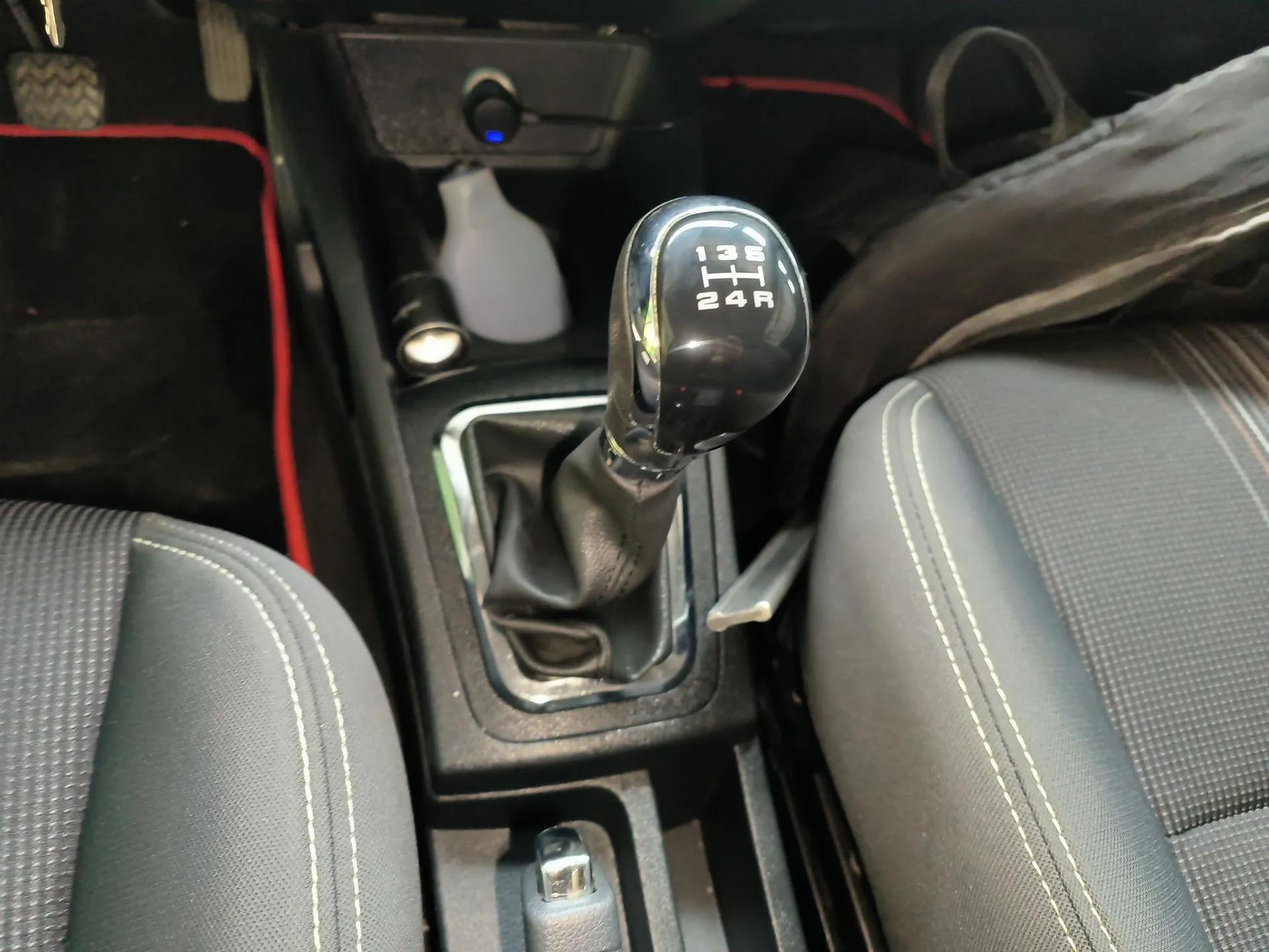 Dongfeng Aeolus AX3 2016 1.5L Manual ZhiKu Model — миниатюра 17