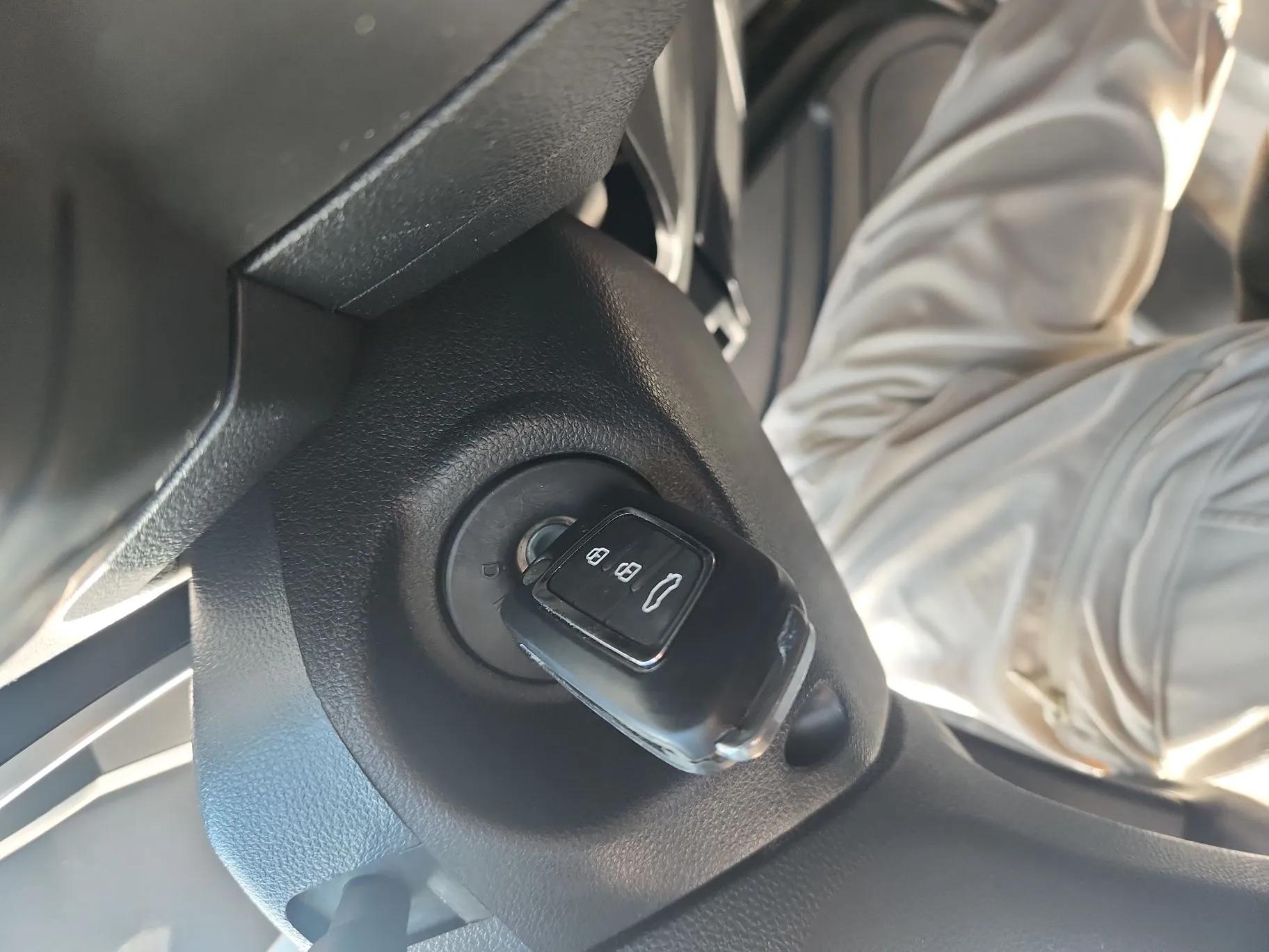 Dongfeng Aeolus AX3 2016 1.5L Manual ZhiKu Model — миниатюра 12