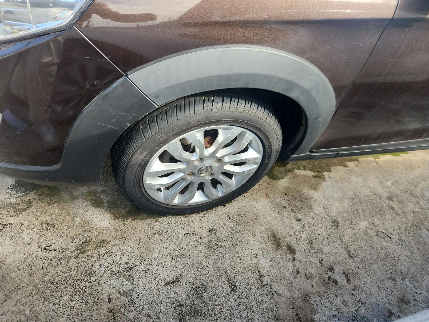 Dongfeng Aeolus AX3 2016 1.5L Manual ZhiKu Model — миниатюра 8